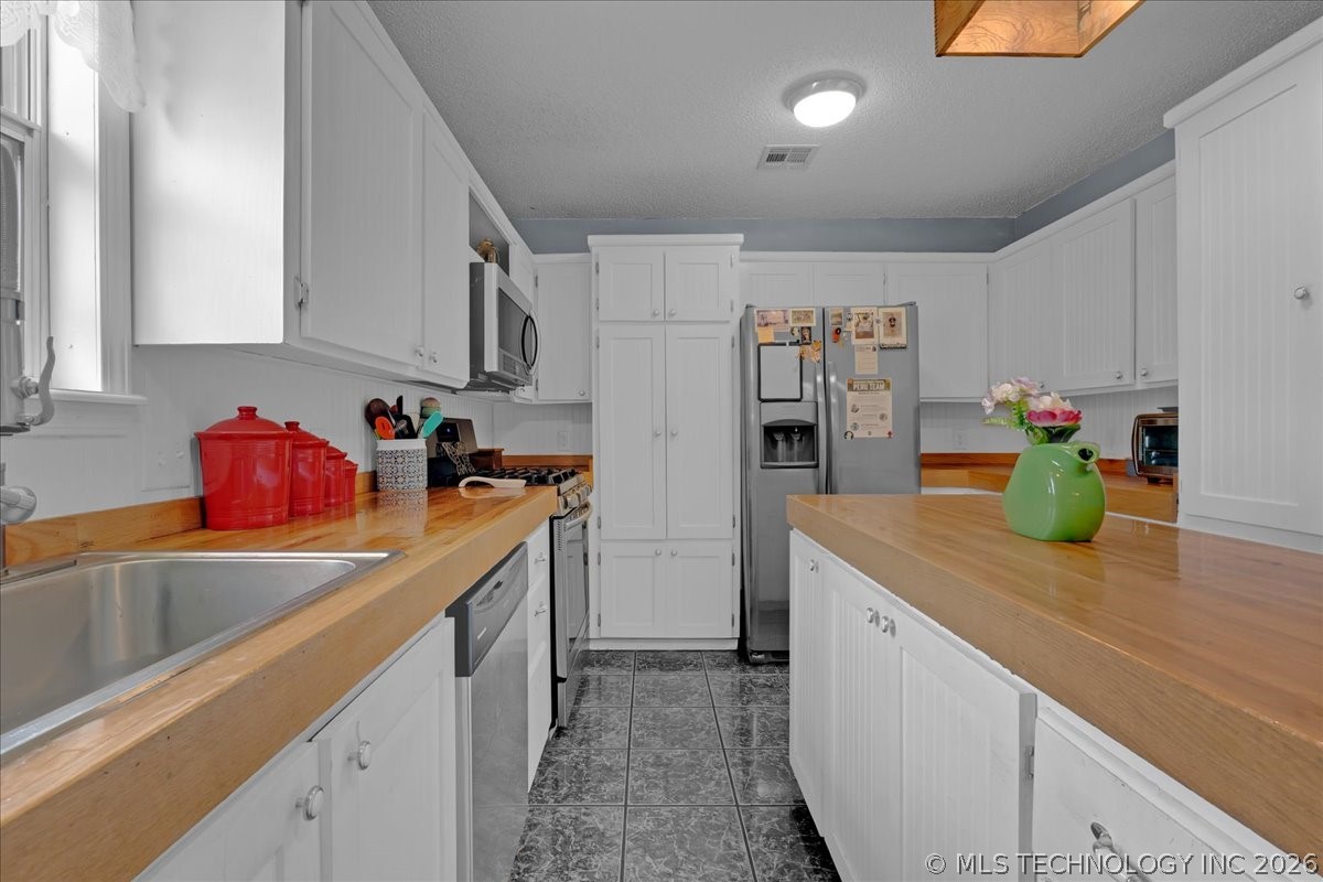 1421 S 257th East Avenue