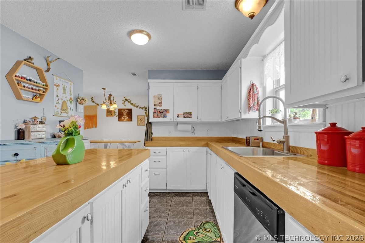 1421 S 257th East Avenue