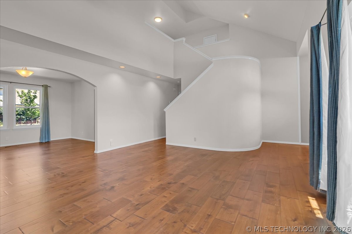2412 W Twin Oaks Street