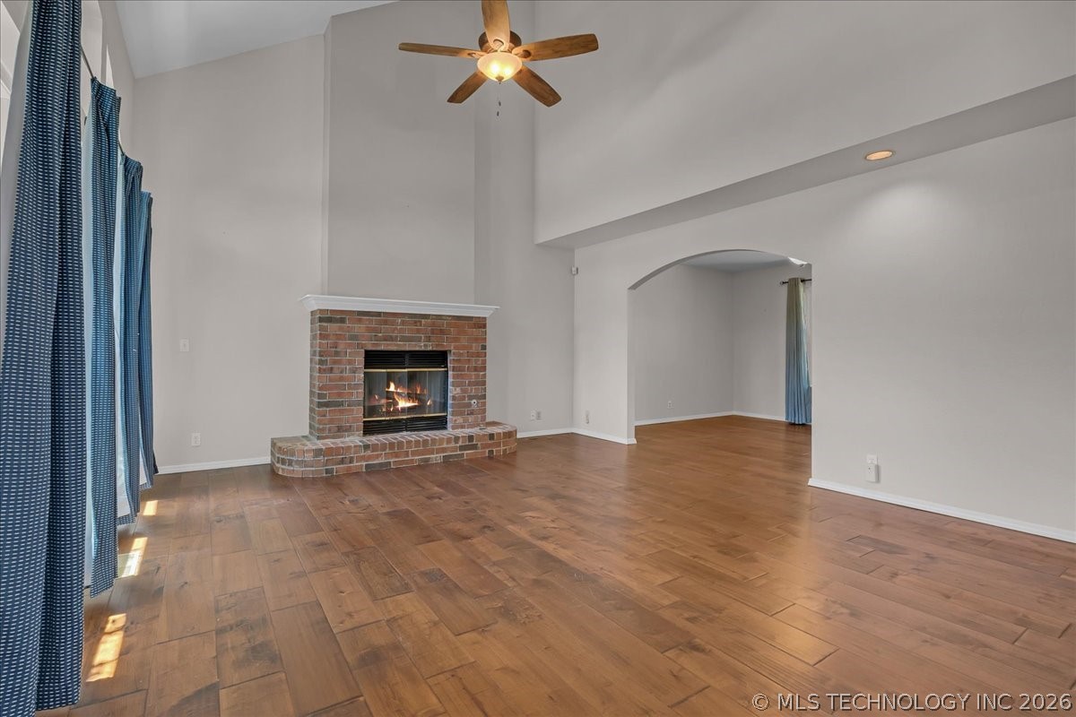 2412 W Twin Oaks Street