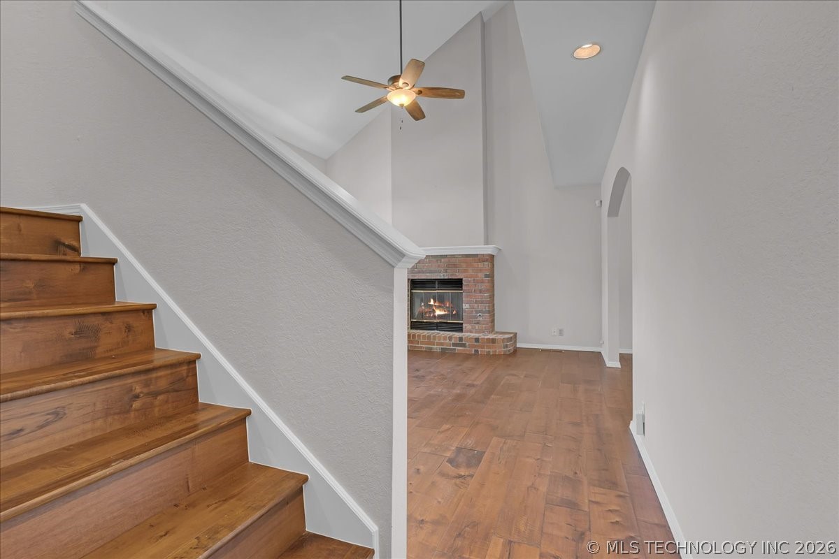 2412 W Twin Oaks Street