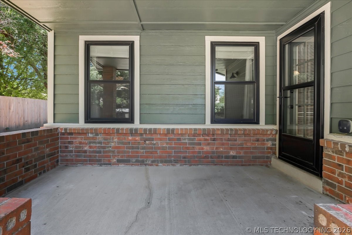 2412 W Twin Oaks Street