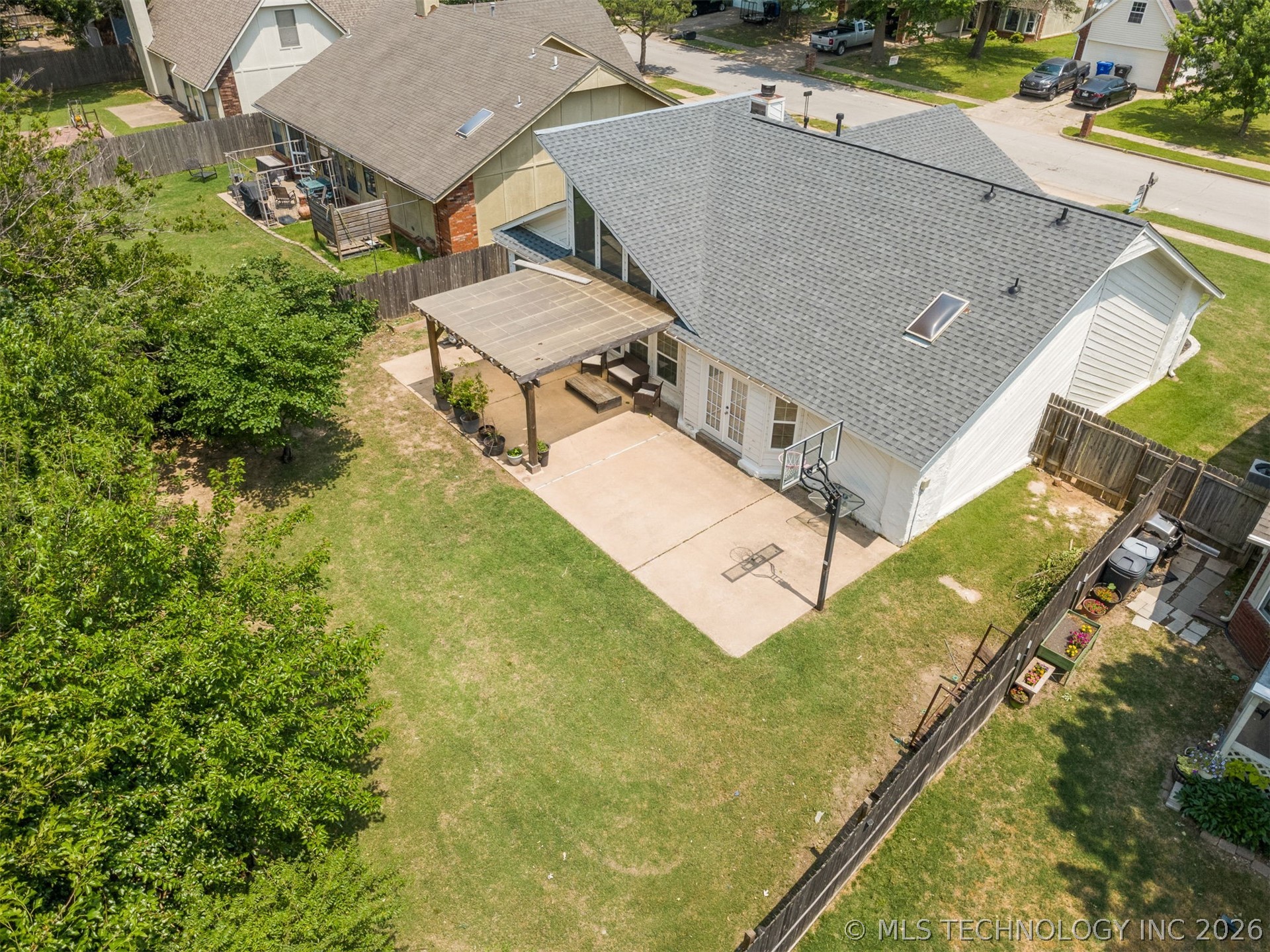 600 S Hemlock Avenue