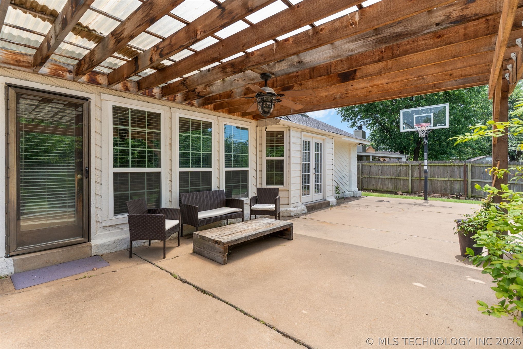 600 S Hemlock Avenue