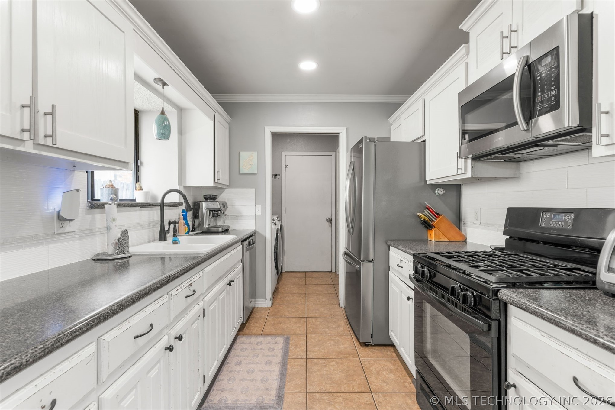 600 S Hemlock Avenue