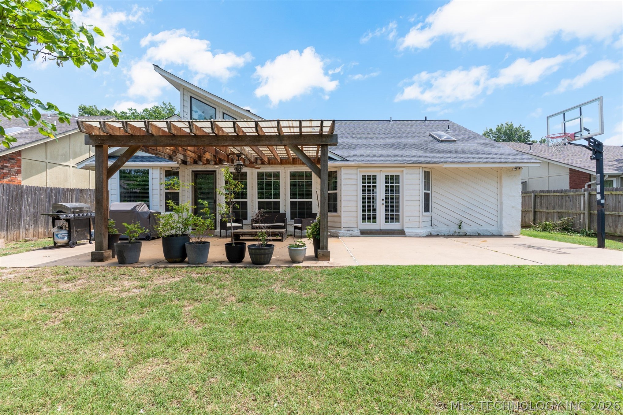 600 S Hemlock Avenue