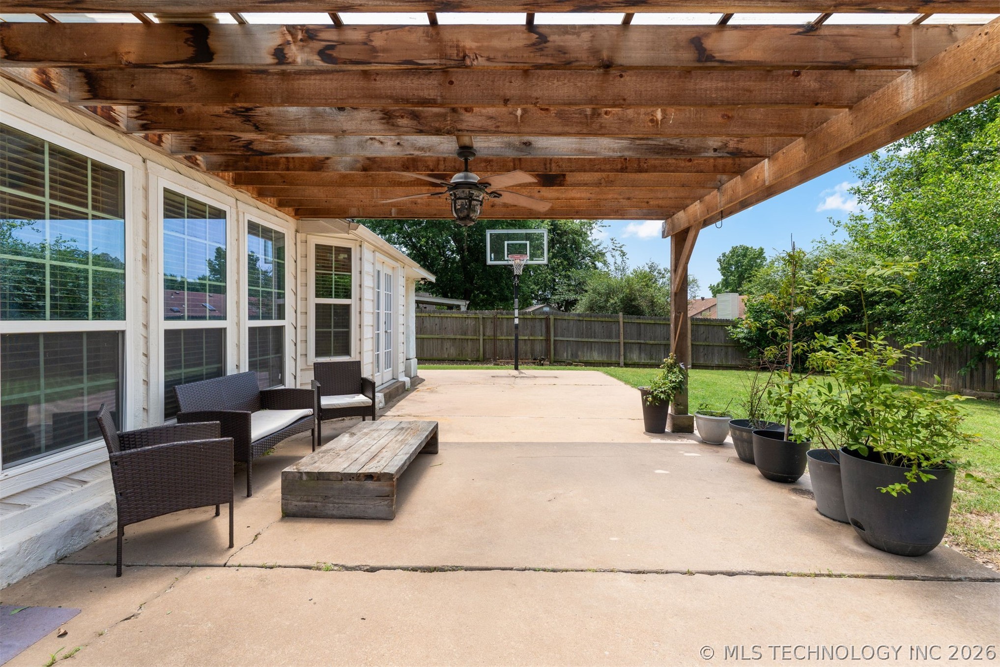 600 S Hemlock Avenue