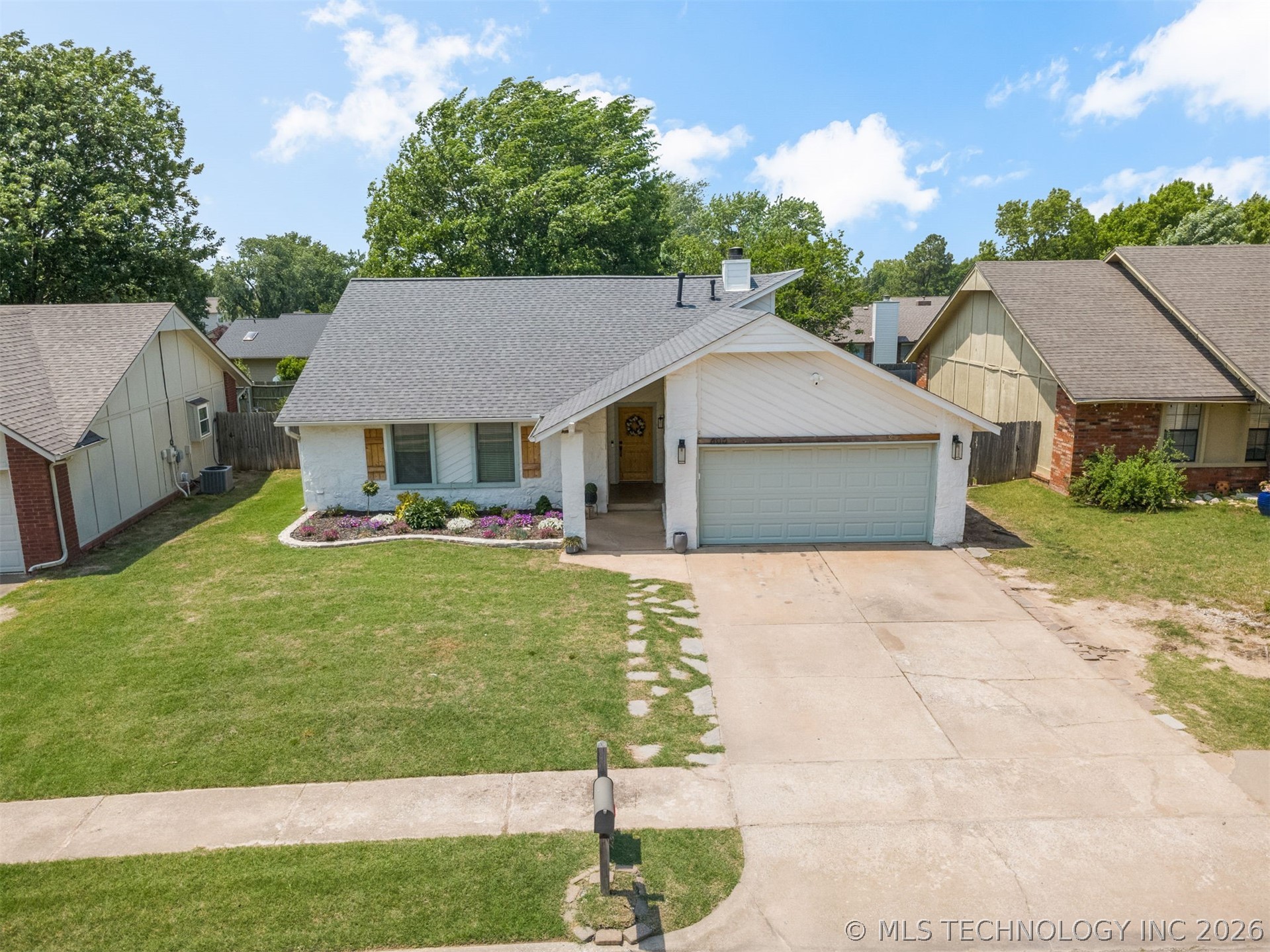 600 S Hemlock Avenue