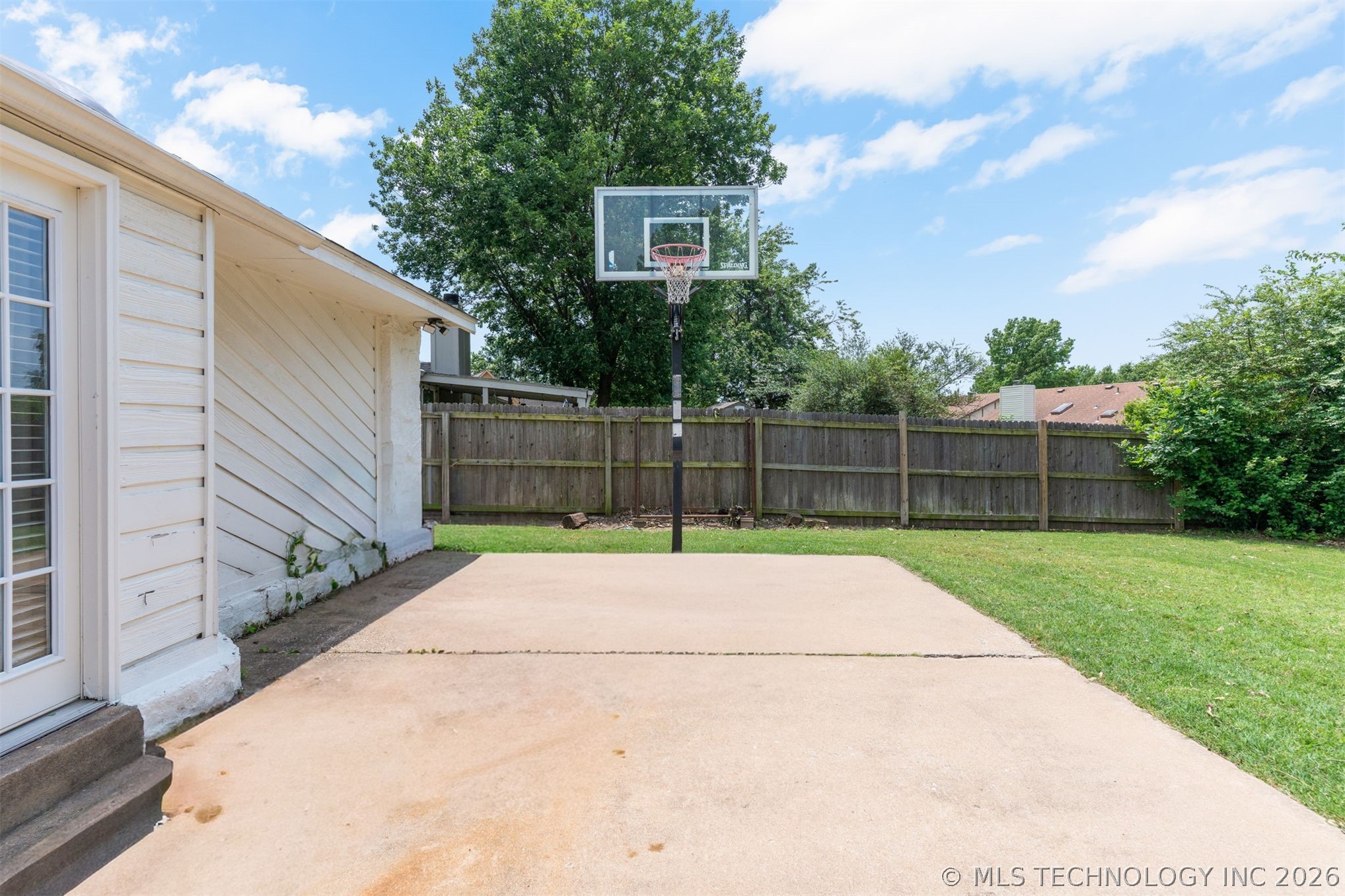 600 S Hemlock Avenue