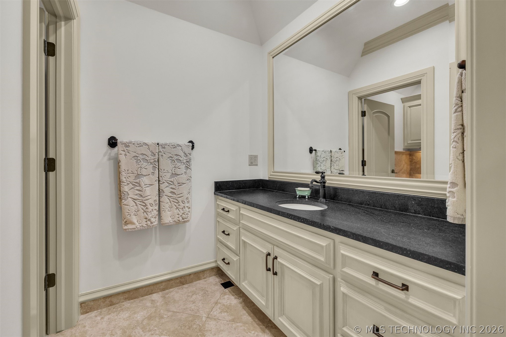 6009 E 117th Place