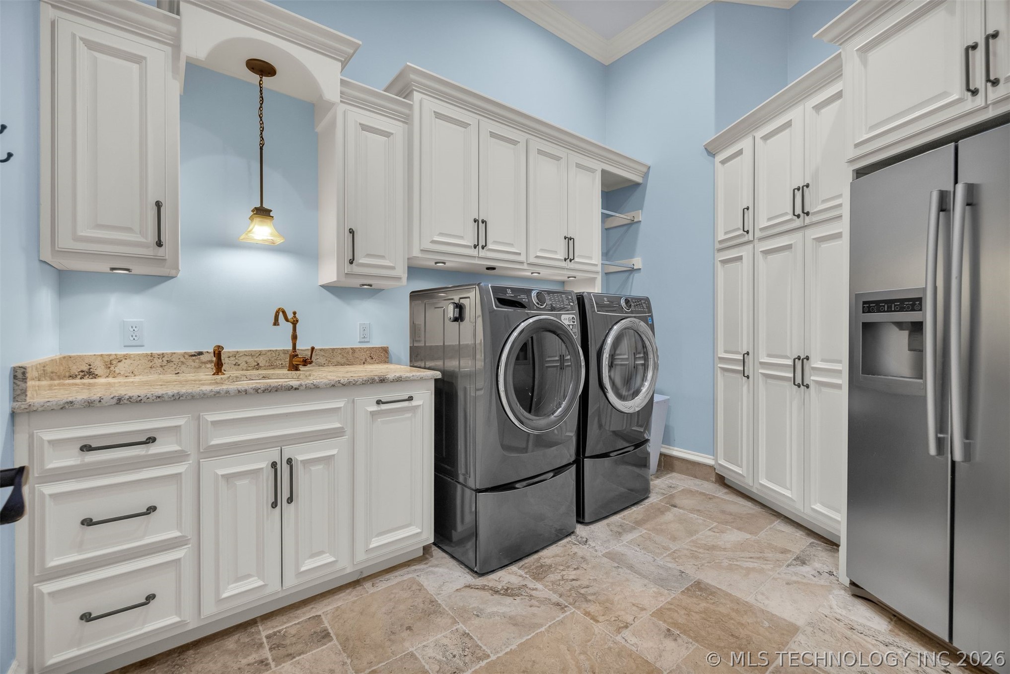 6009 E 117th Place