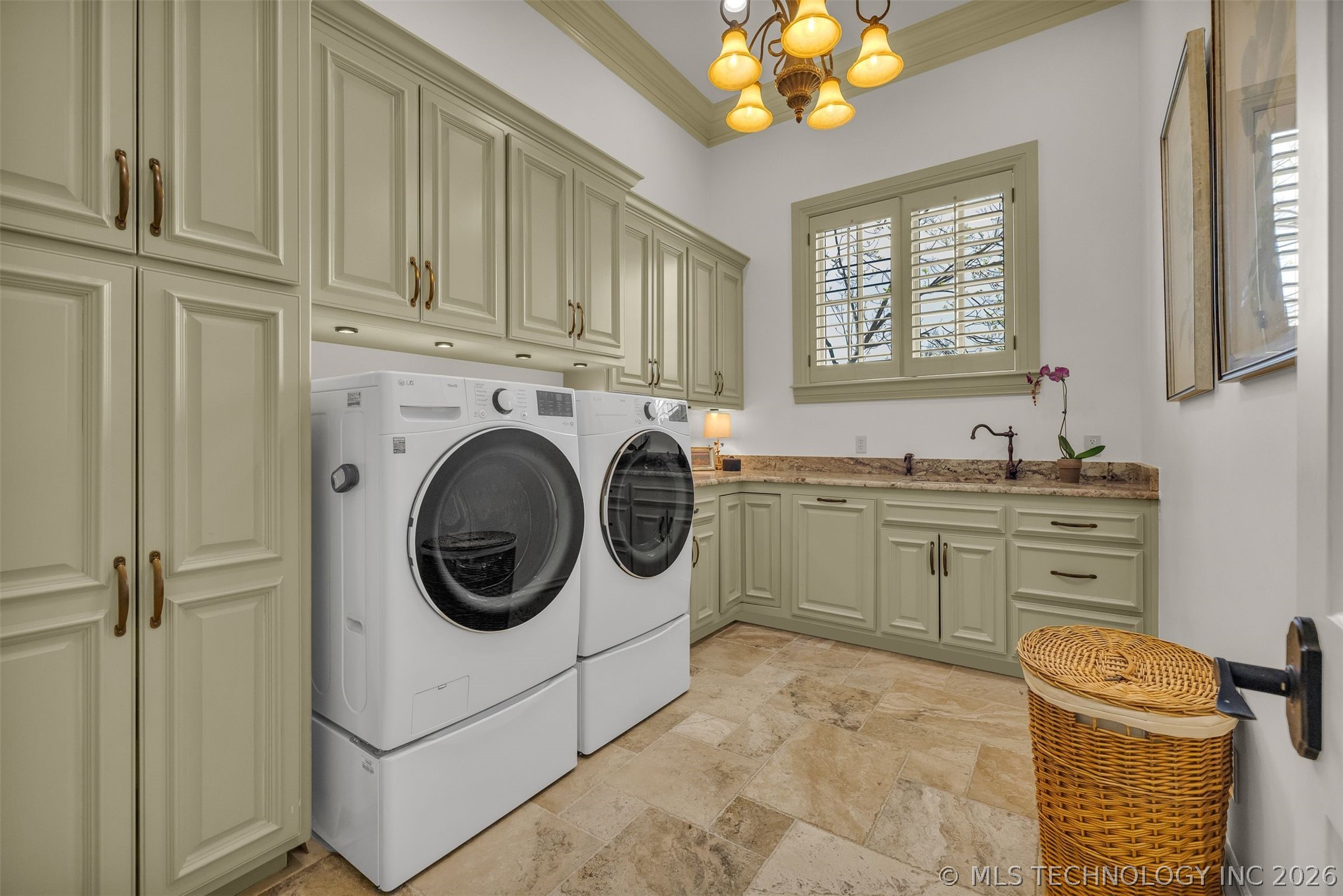 6009 E 117th Place