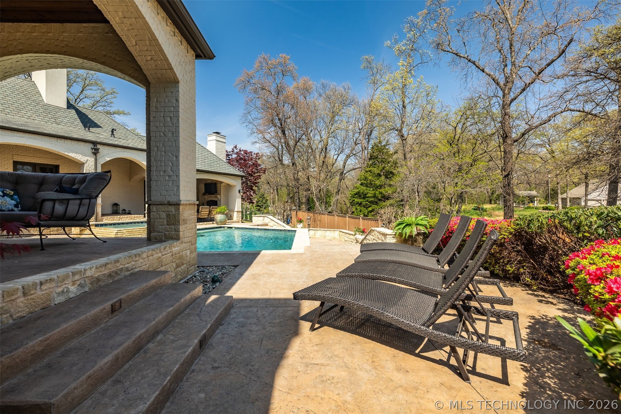 6009 E 117th Place
