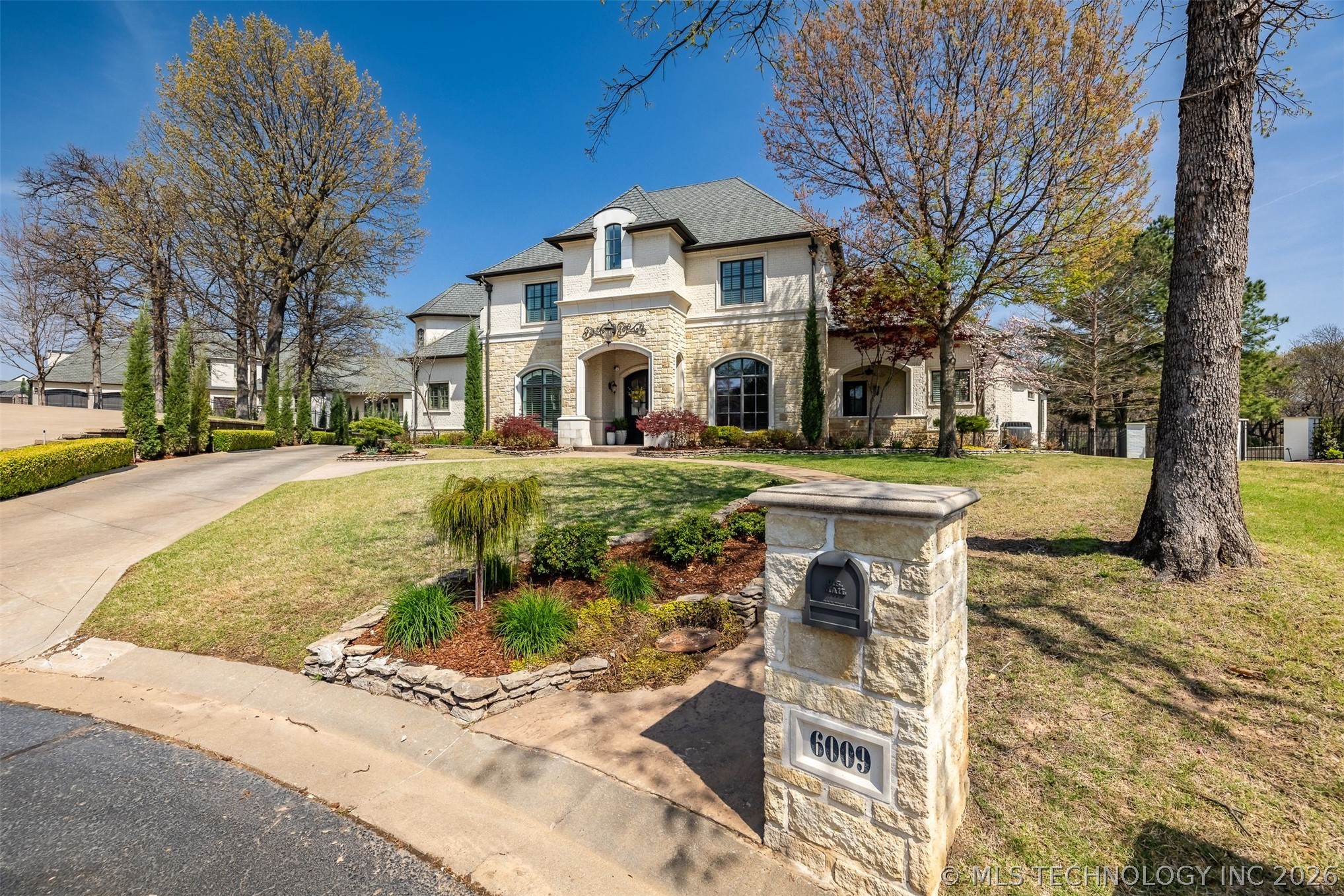 6009 E 117th Place