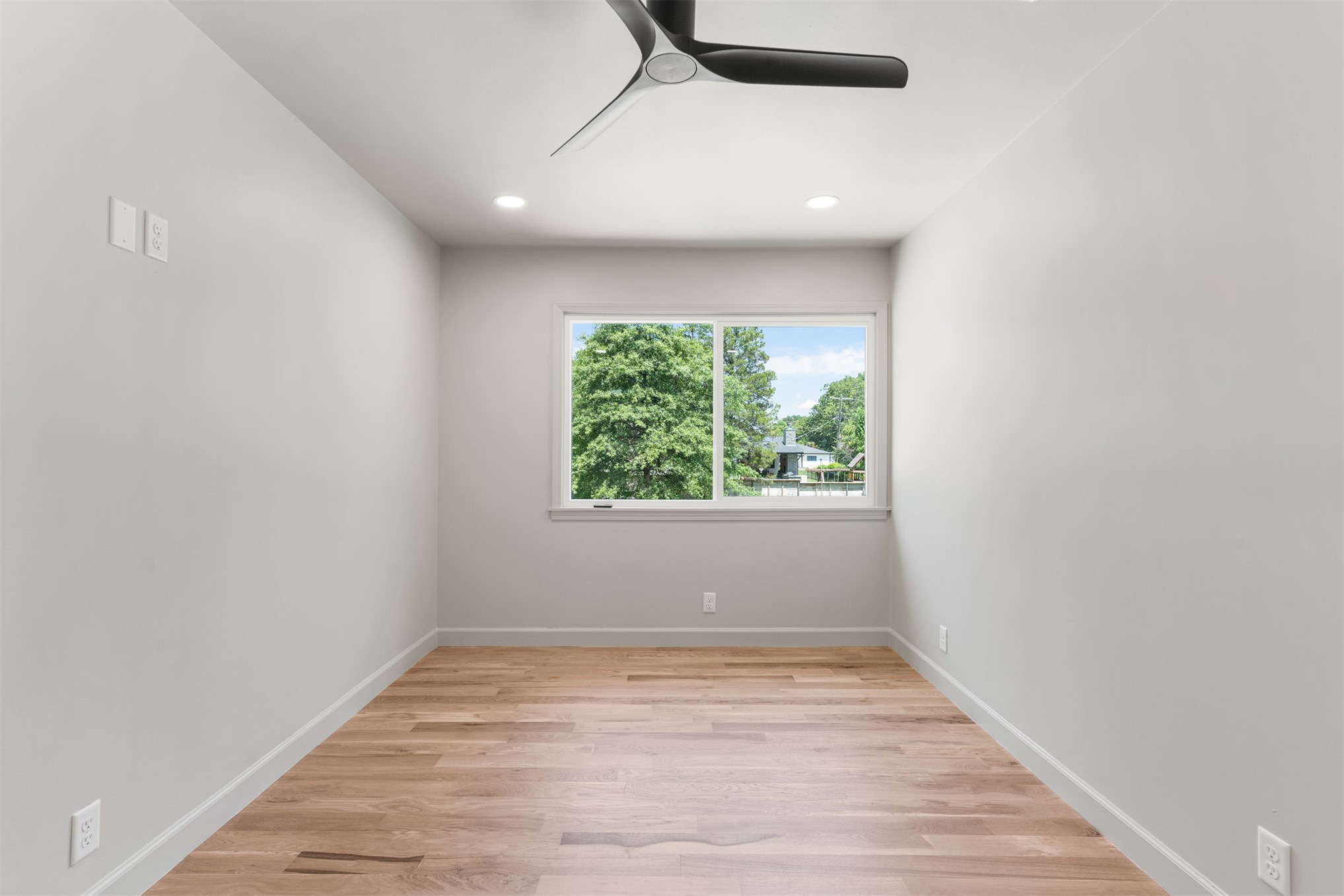 2819 E 37th Place