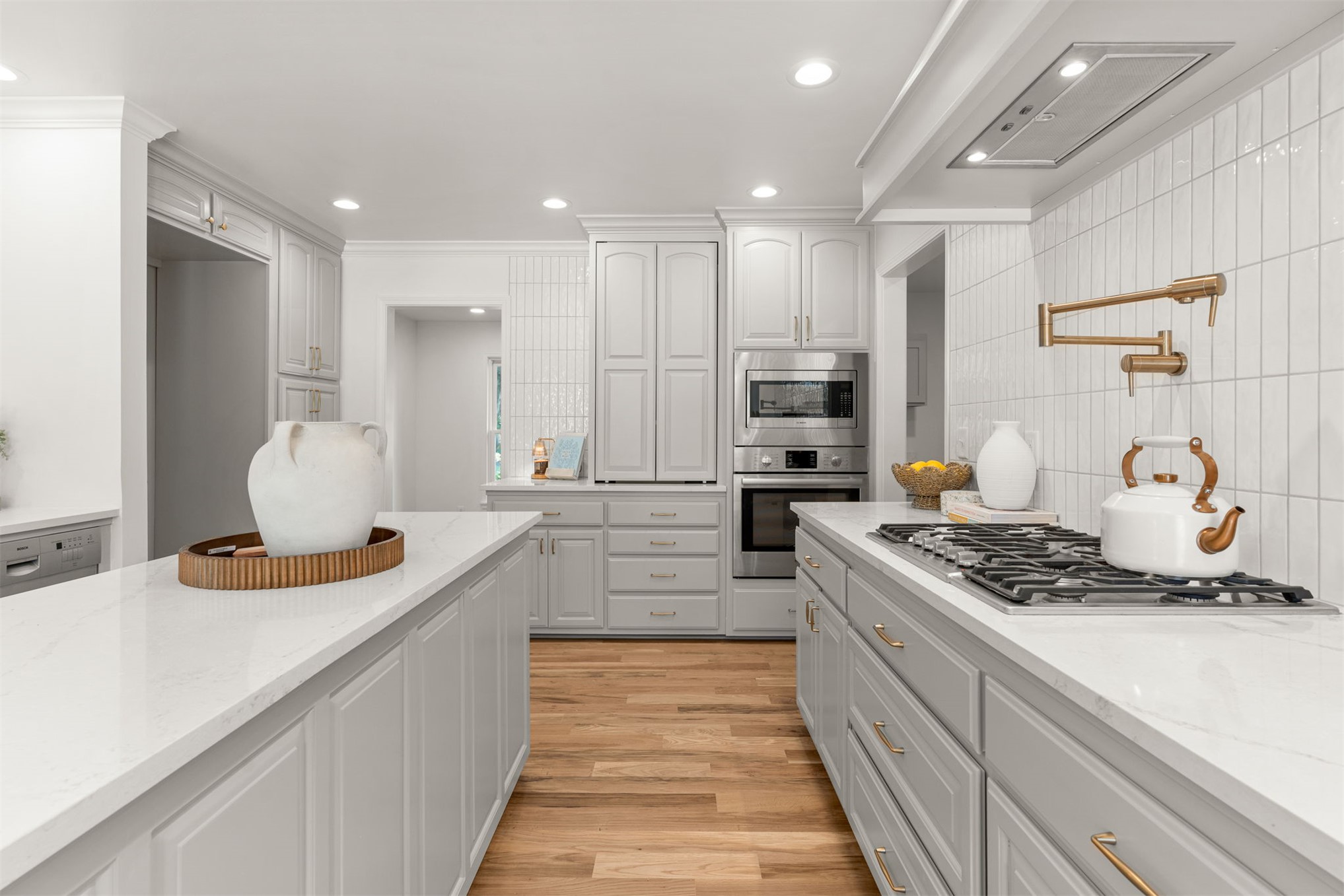 2819 E 37th Place