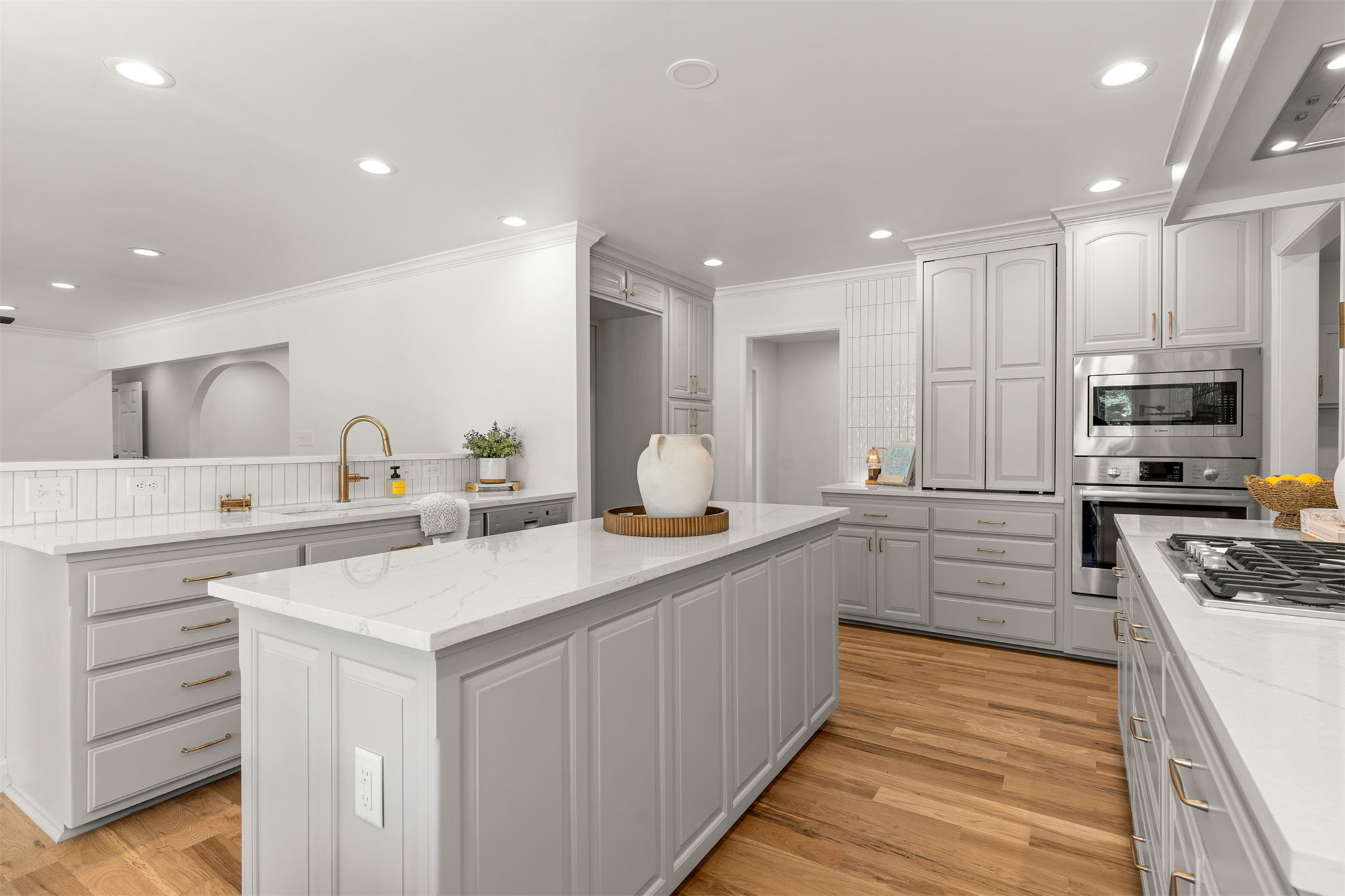 2819 E 37th Place