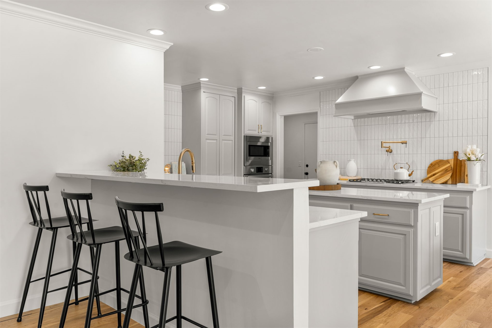 2819 E 37th Place