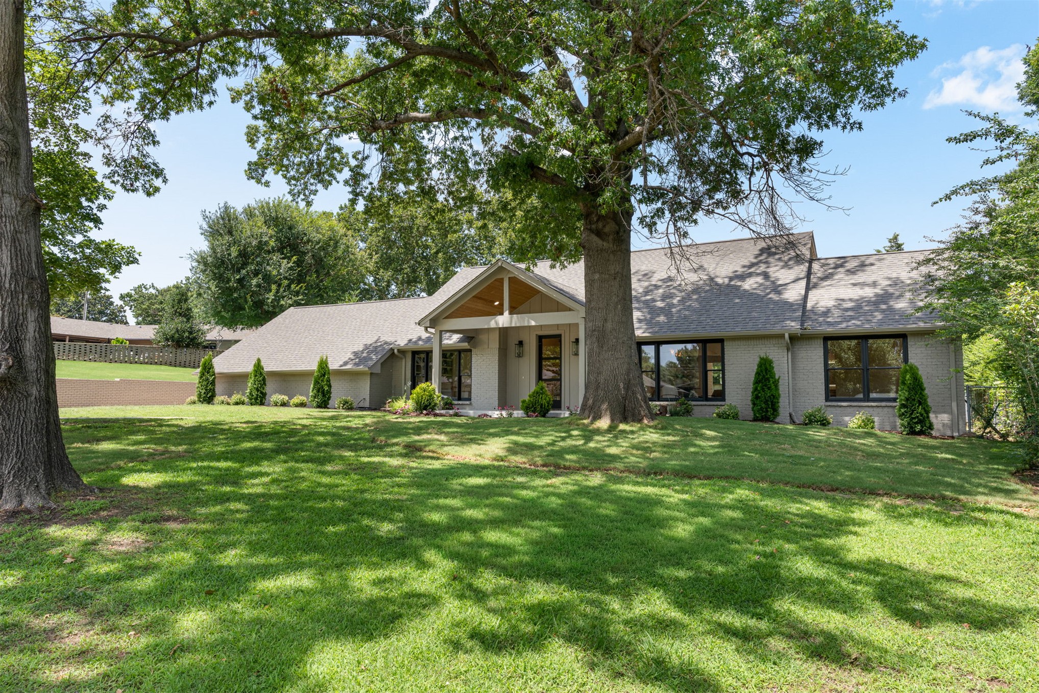 2819 E 37th Place