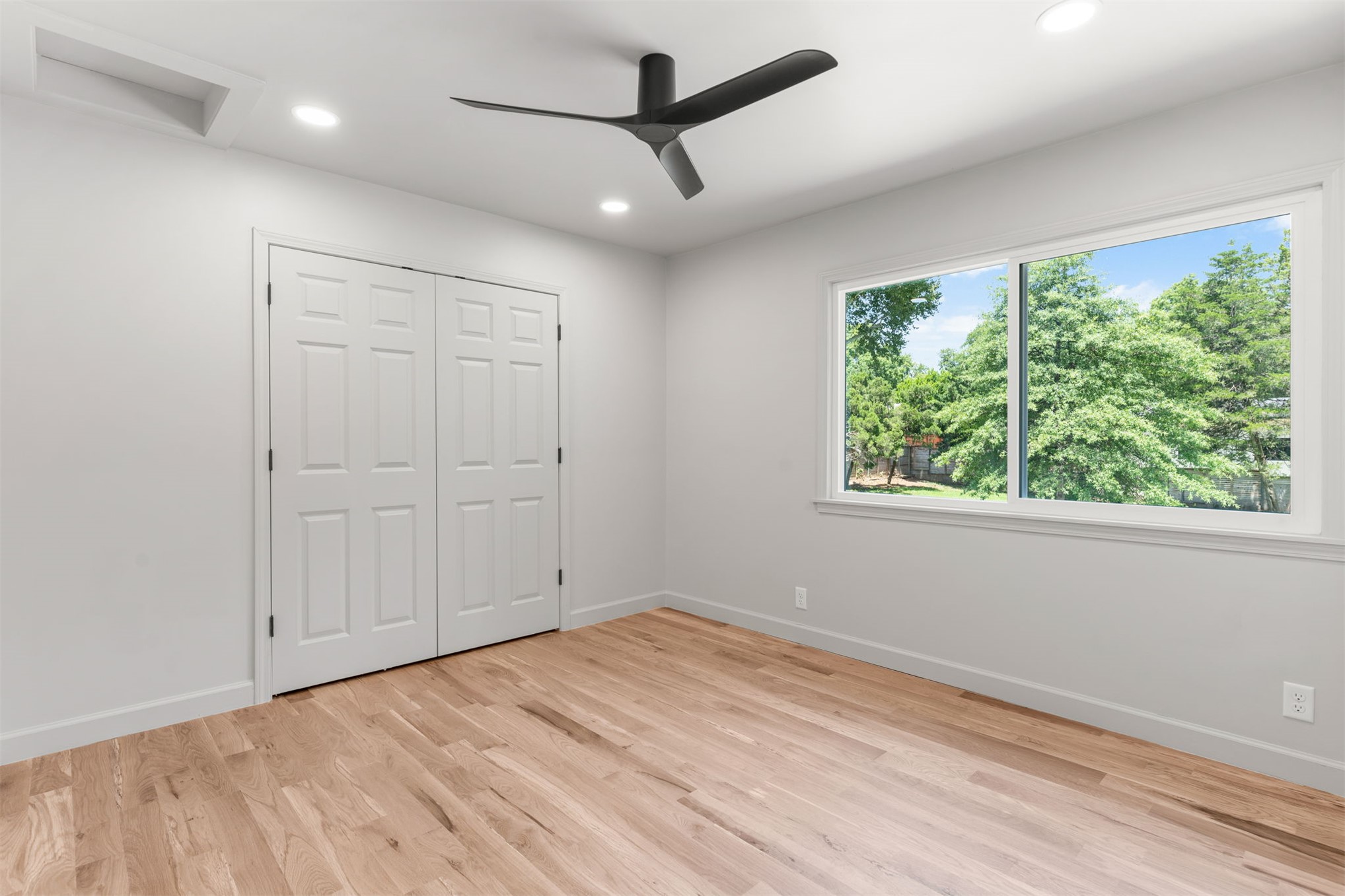 2819 E 37th Place