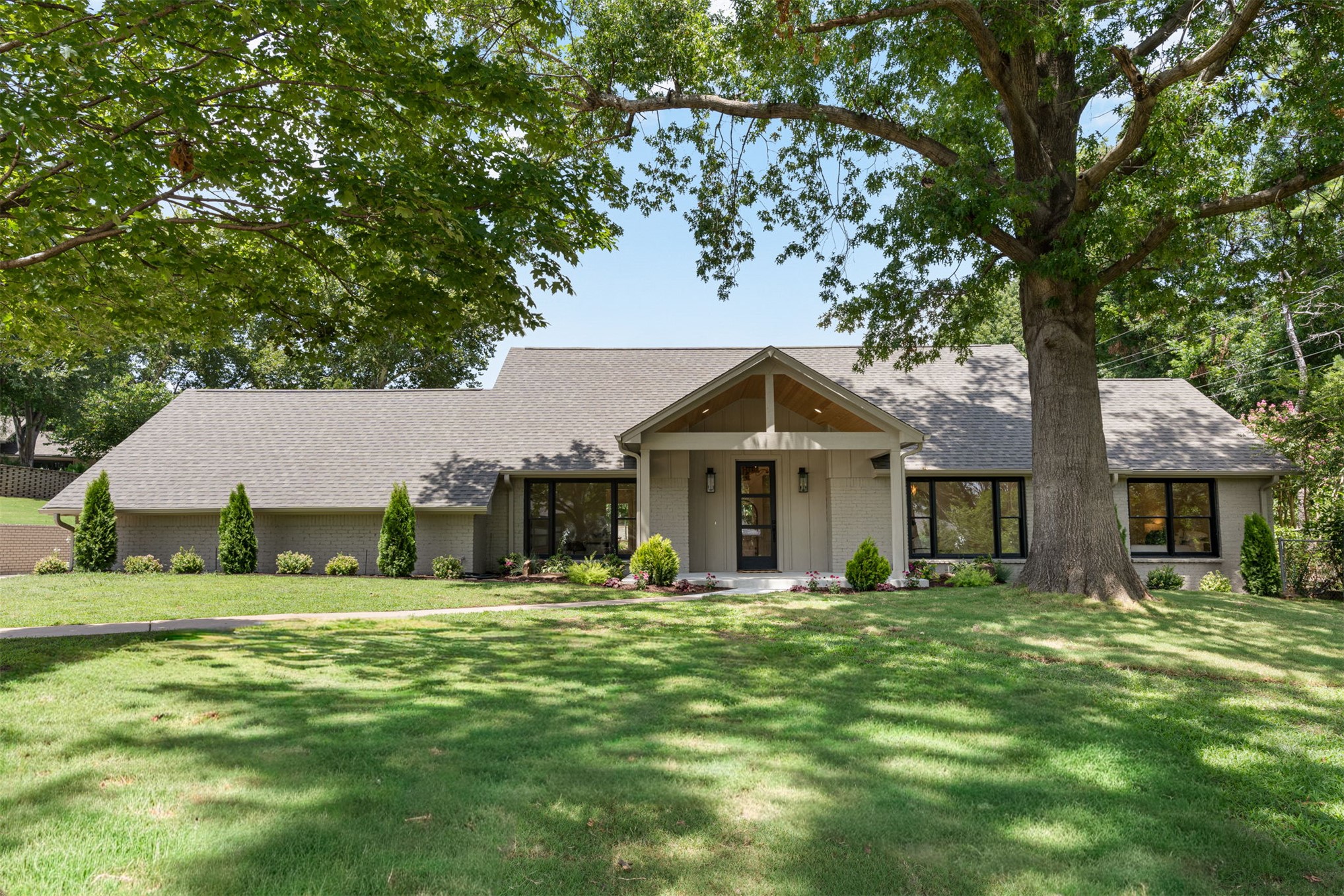 2819 E 37th Place