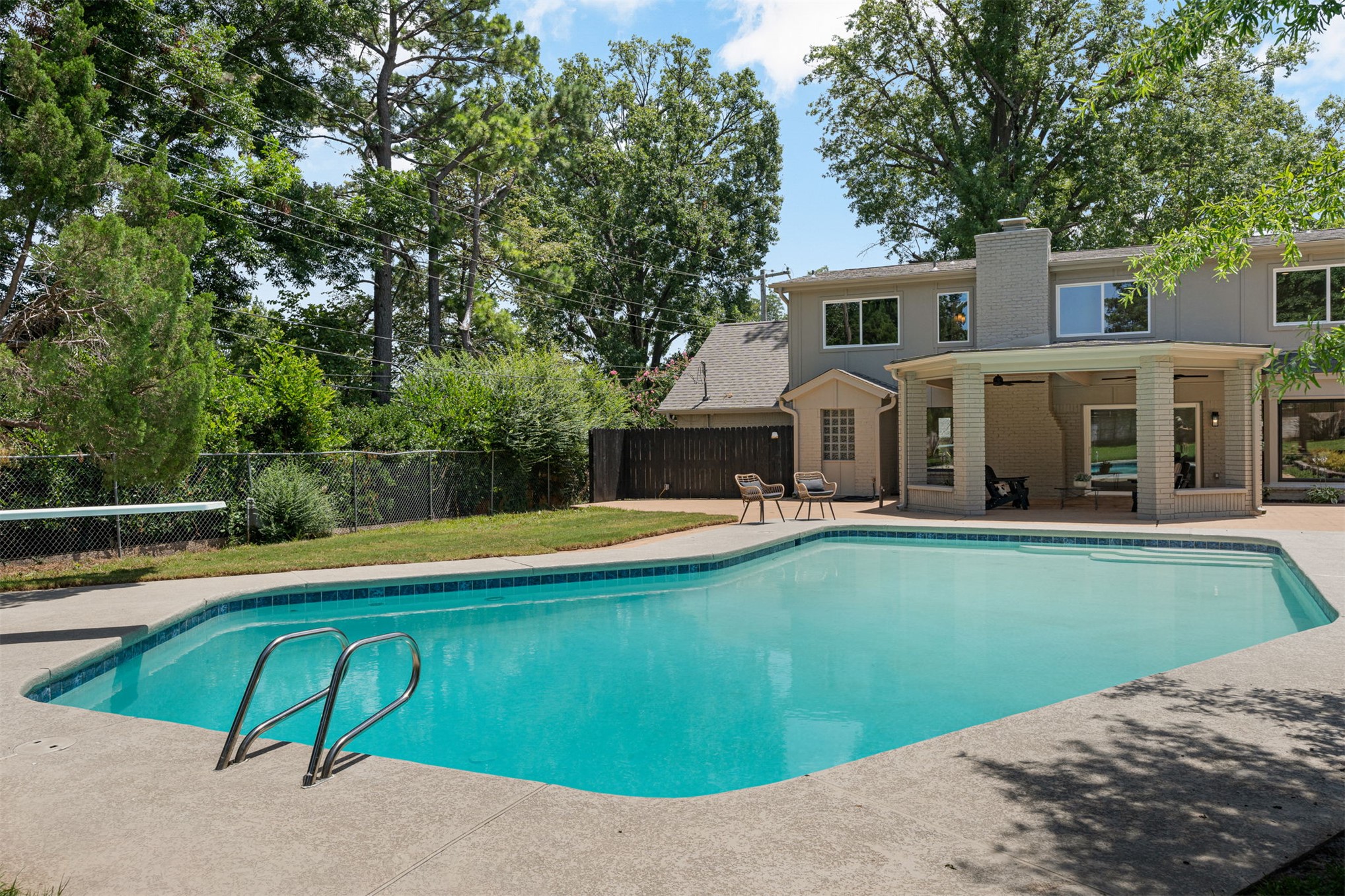2819 E 37th Place