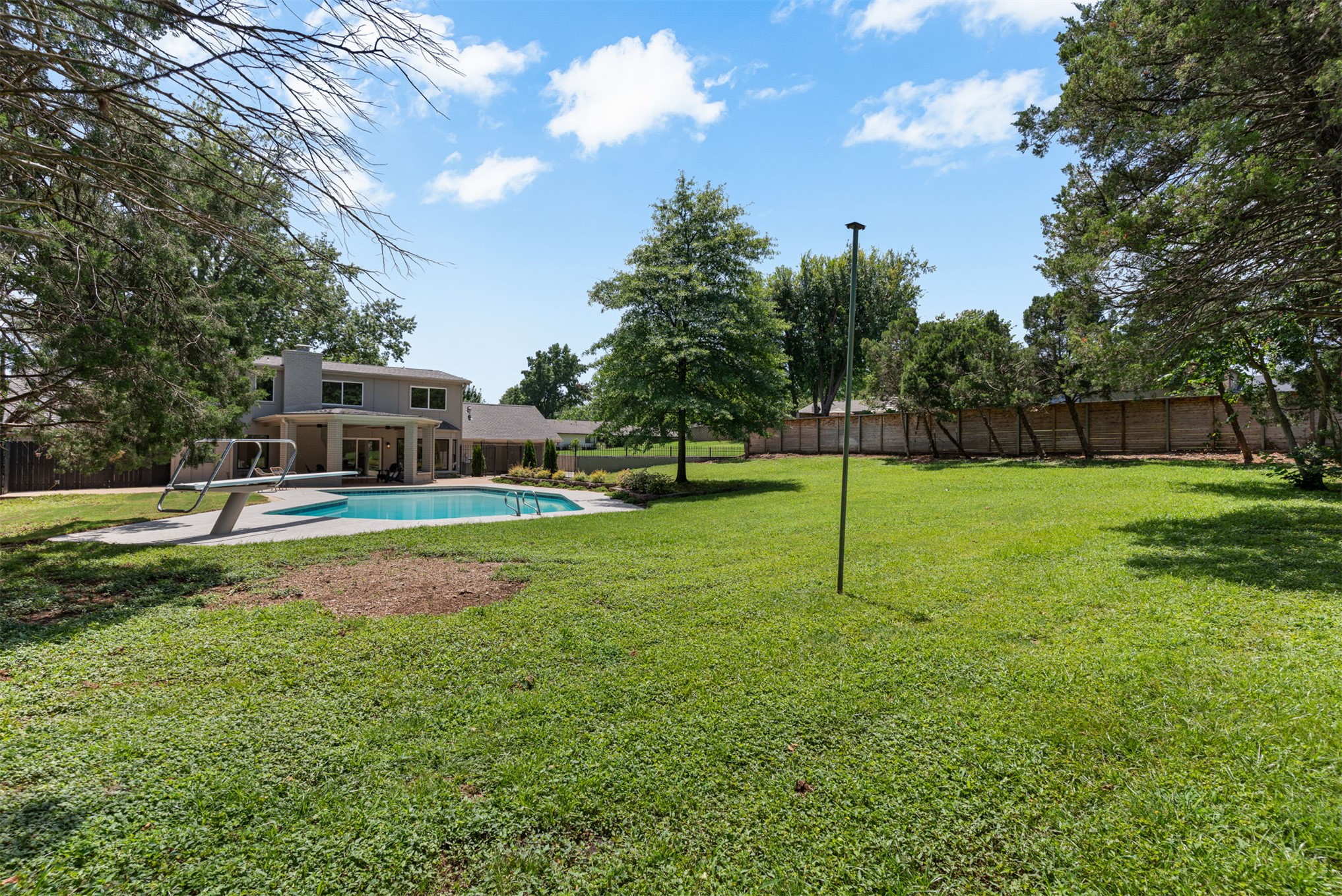 2819 E 37th Place