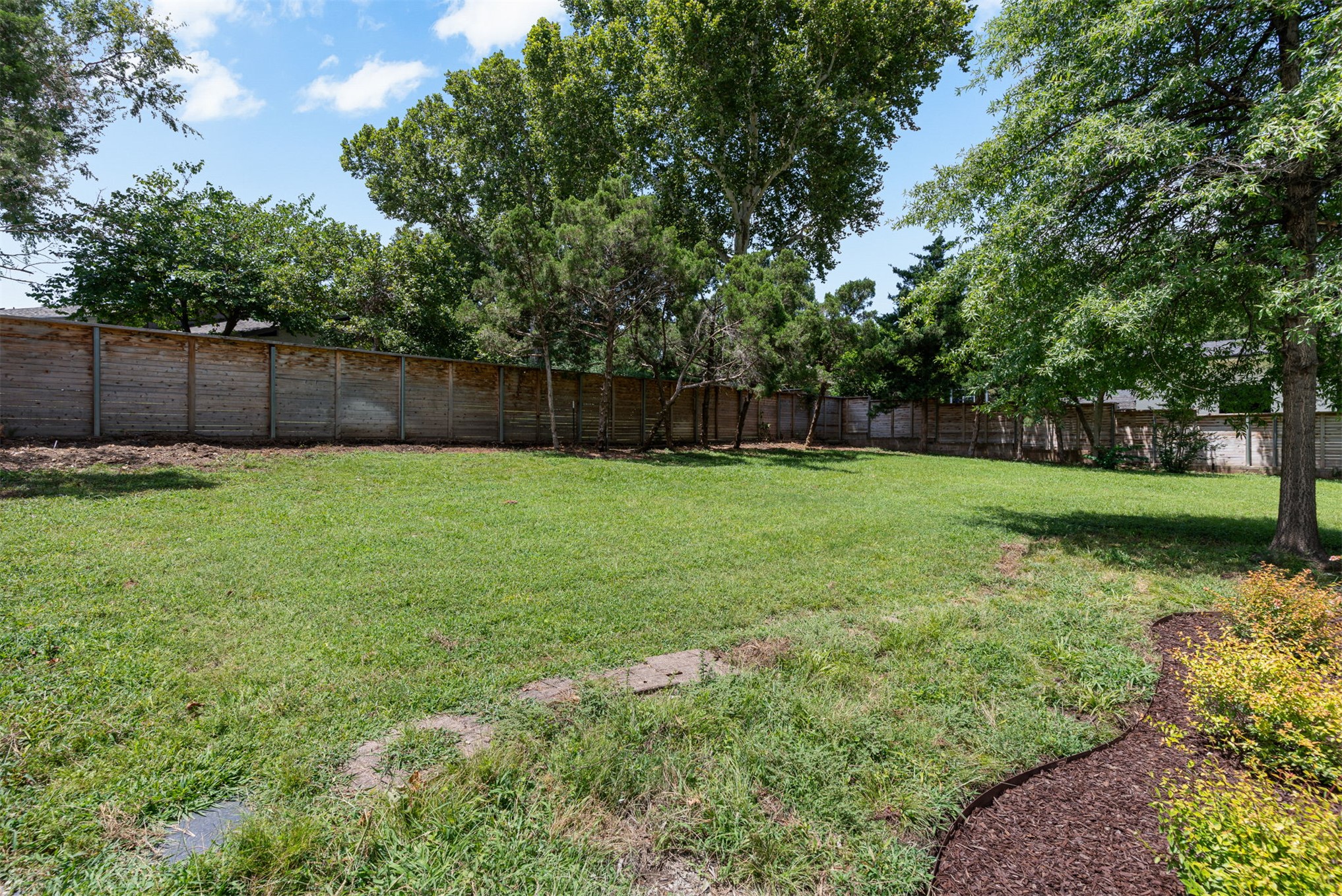 2819 E 37th Place