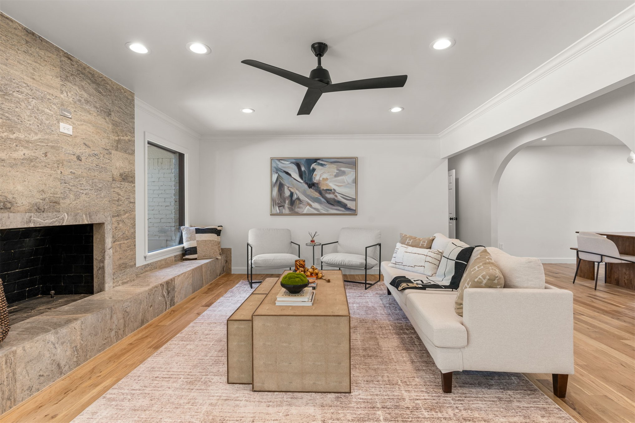 2819 E 37th Place