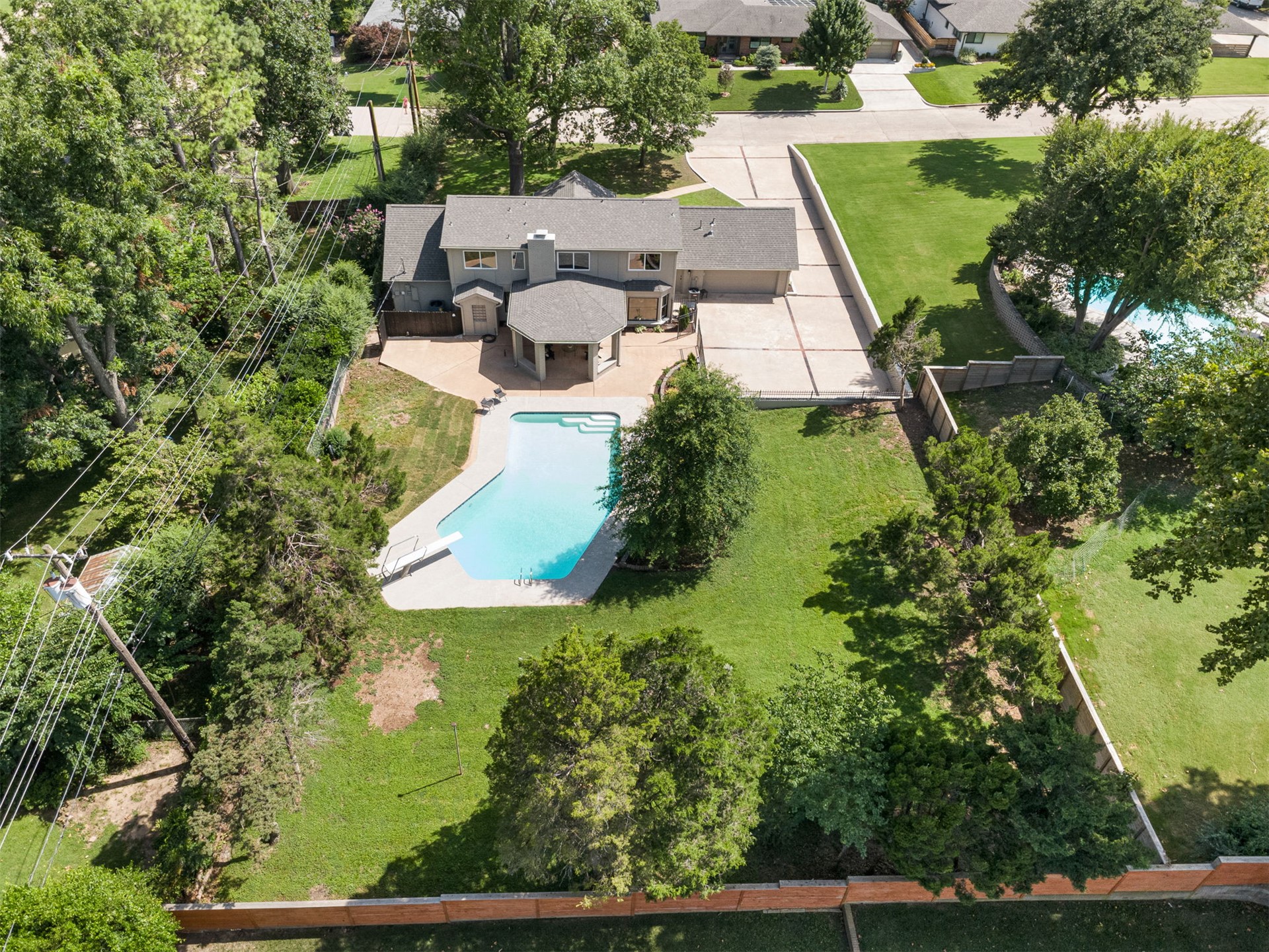 2819 E 37th Place