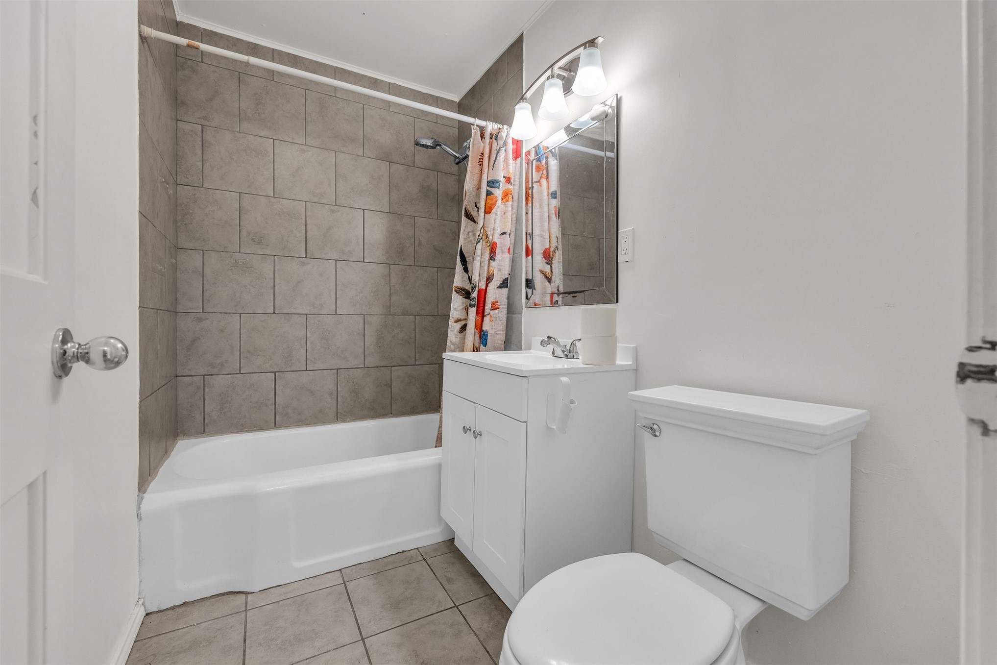 44 S 71st East Avenue