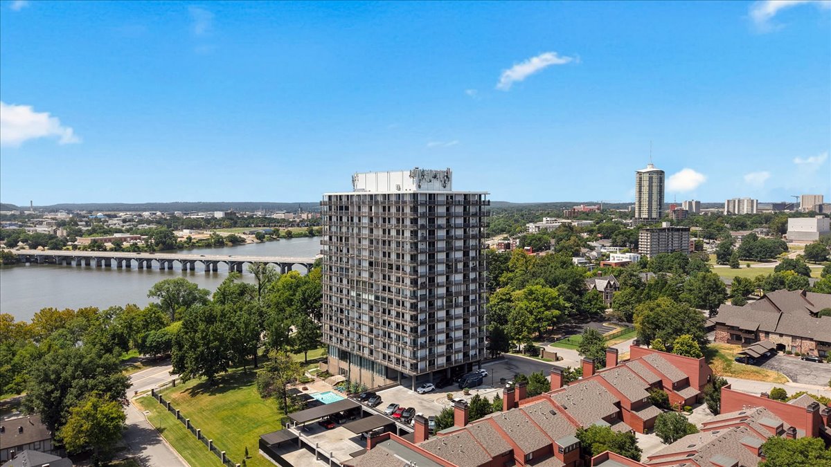 2300 S Riverside Drive 3F