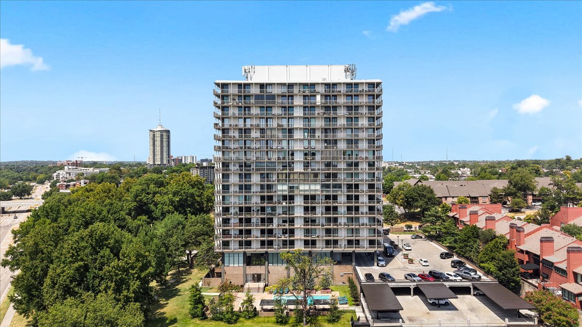 2300 S Riverside Drive 3F