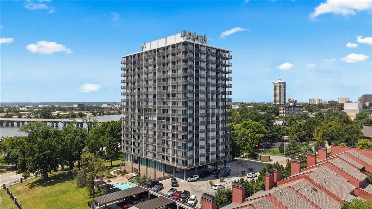 2300 S Riverside Drive 3F
