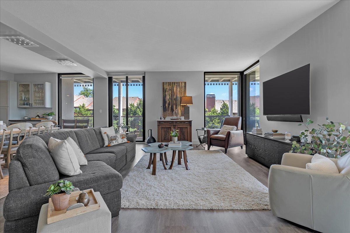 2300 S Riverside Drive 3F