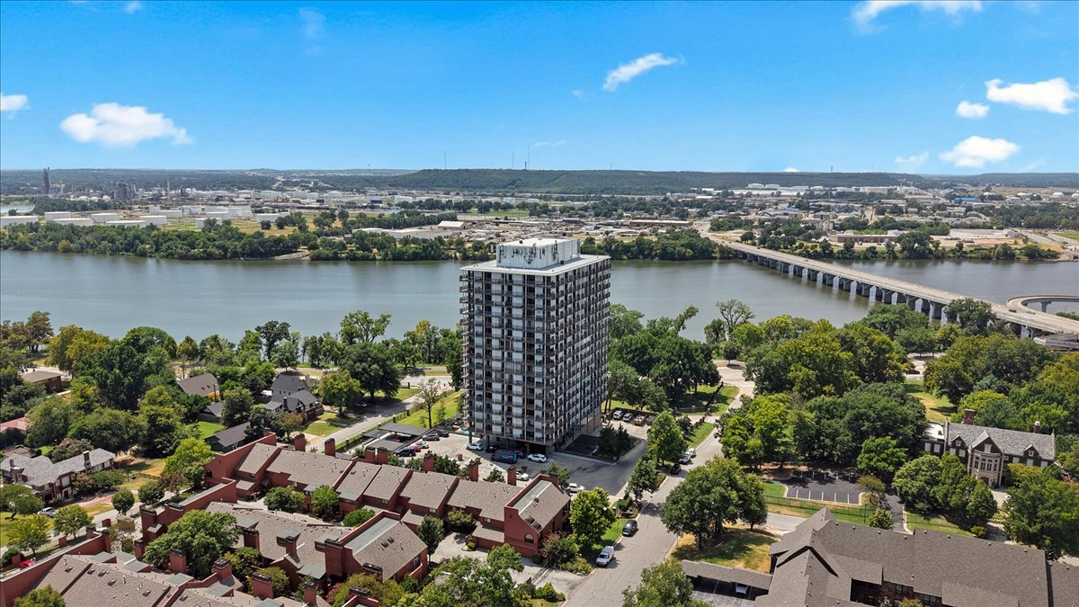 2300 S Riverside Drive 3F