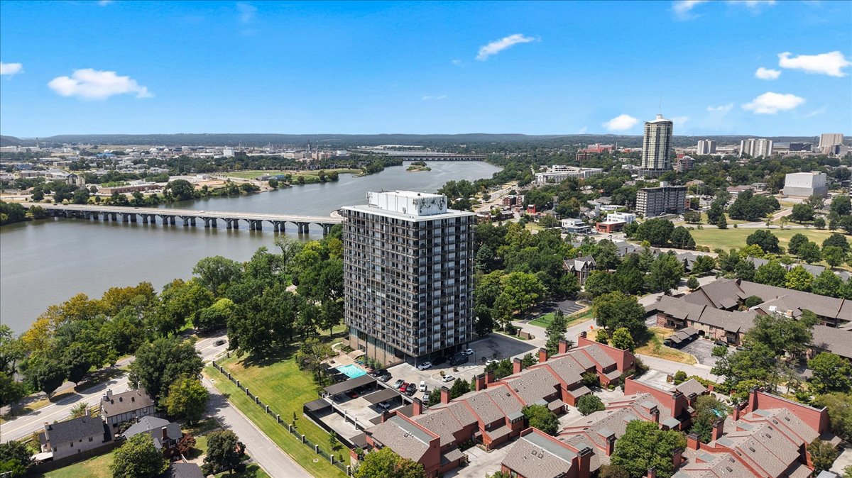 2300 S Riverside Drive 3F