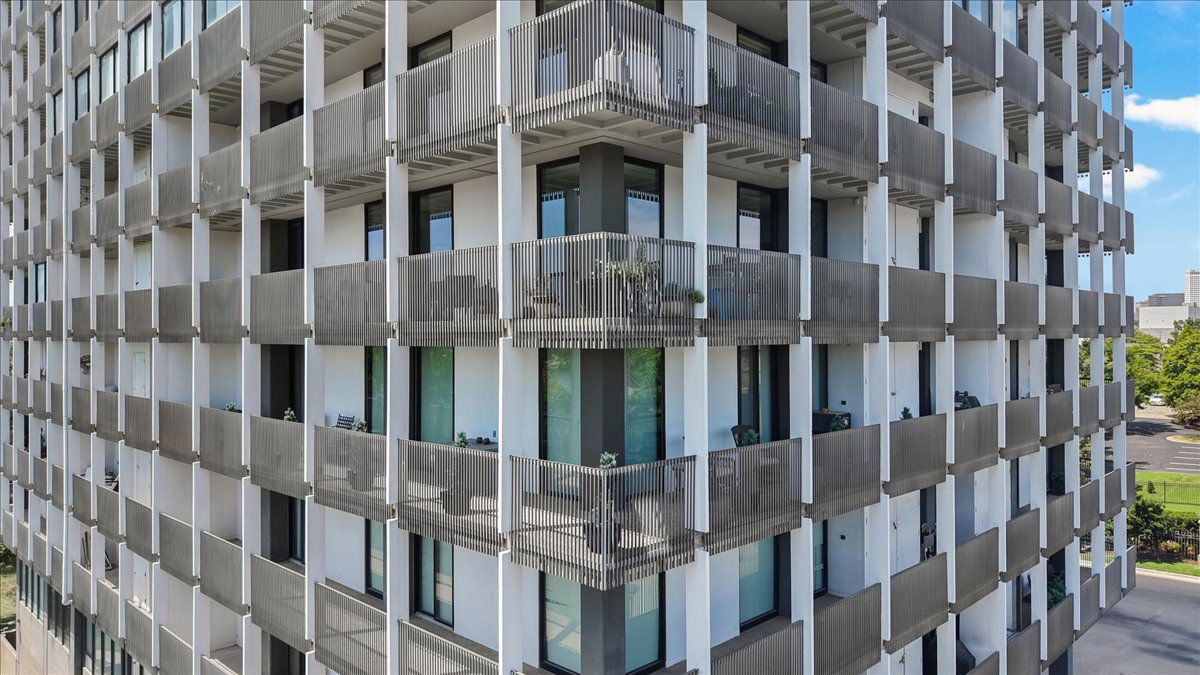 2300 S Riverside Drive 3F