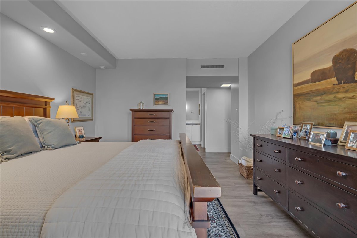 2300 S Riverside Drive 3F