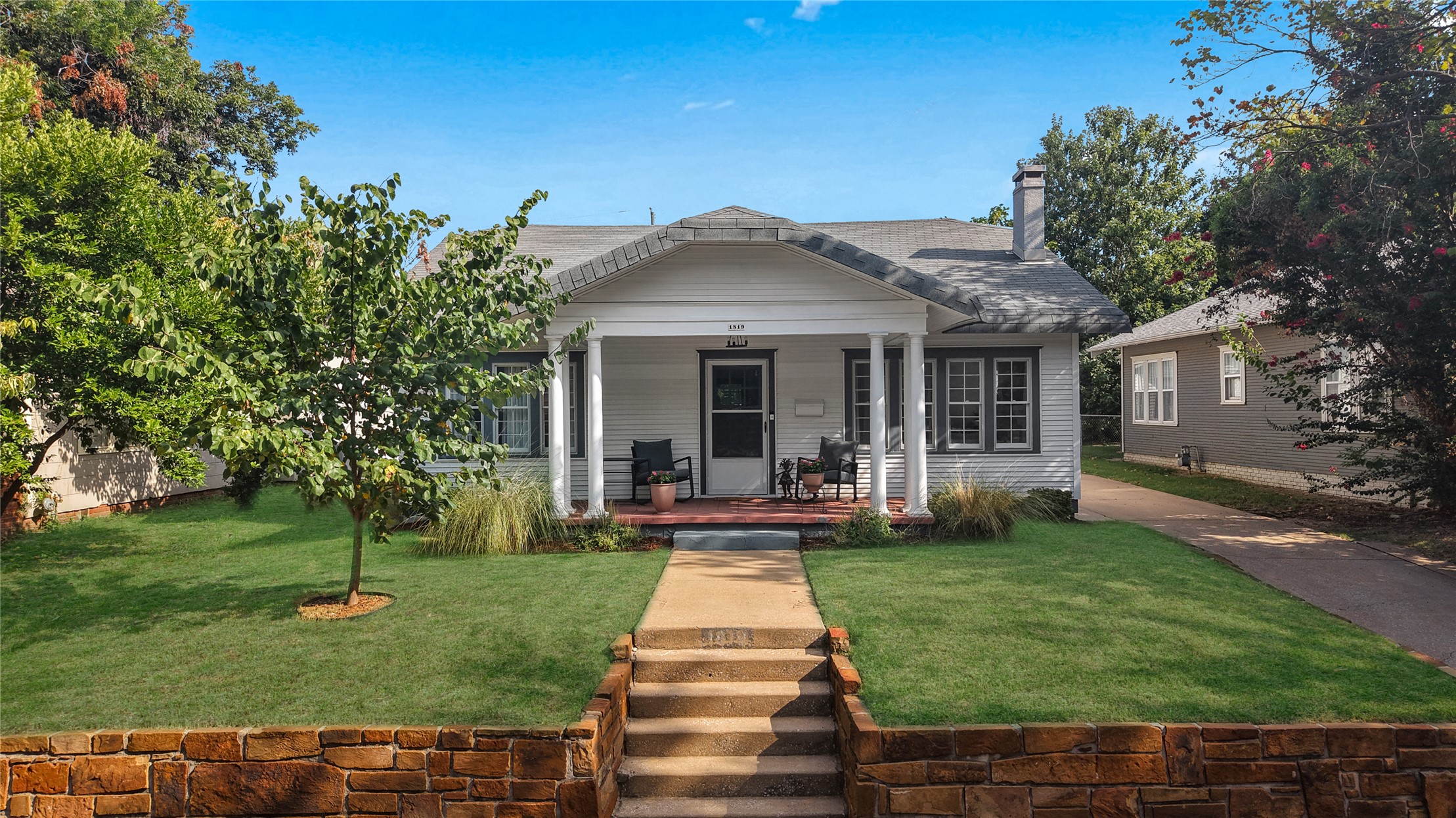 1819 E 16th Place