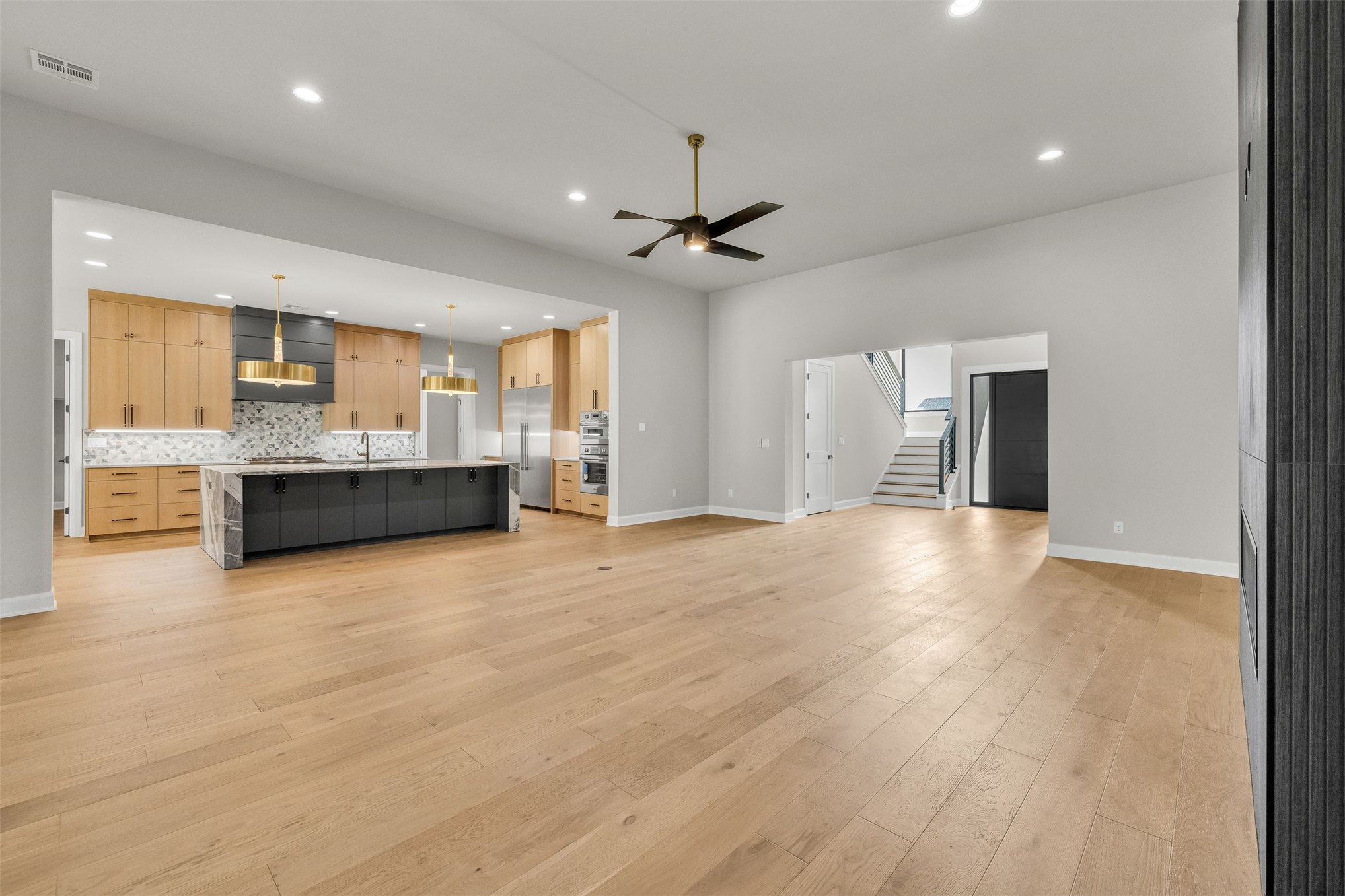 6037 E 119th Place