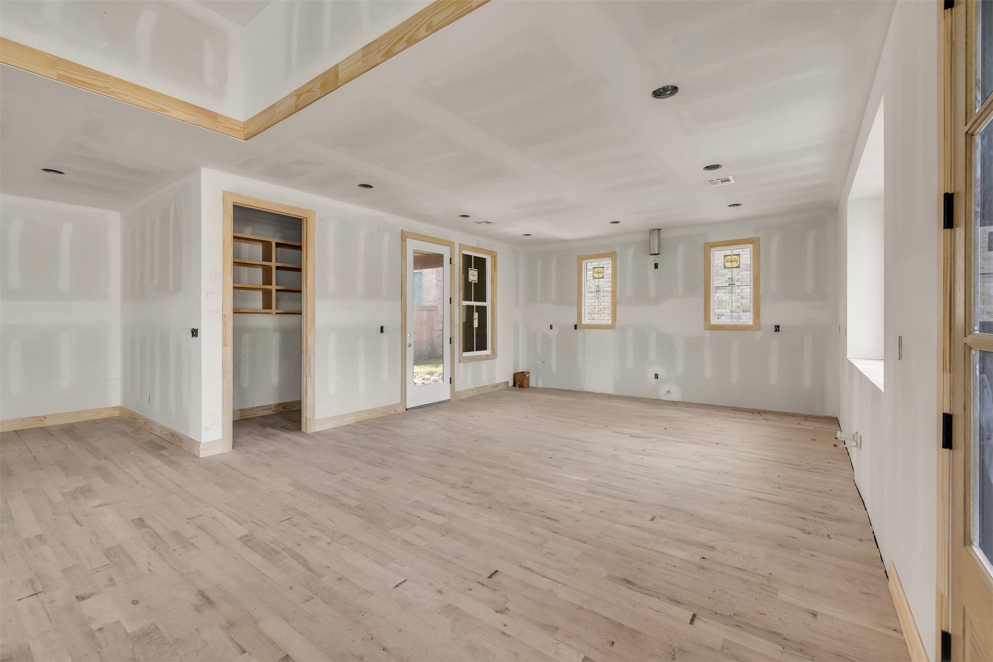 315 E Broadway Avenue
