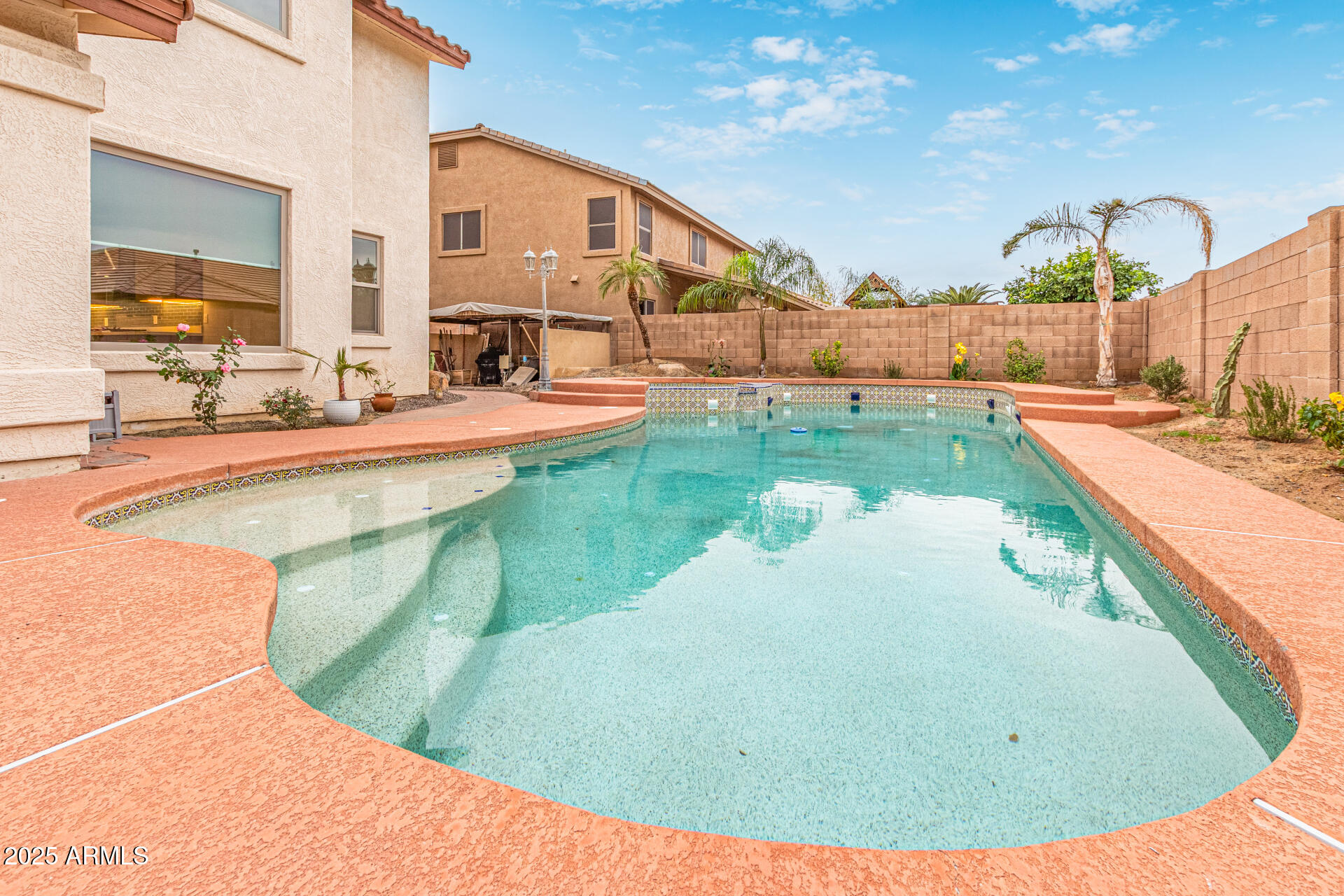 2818 E TEAKWOOD Place