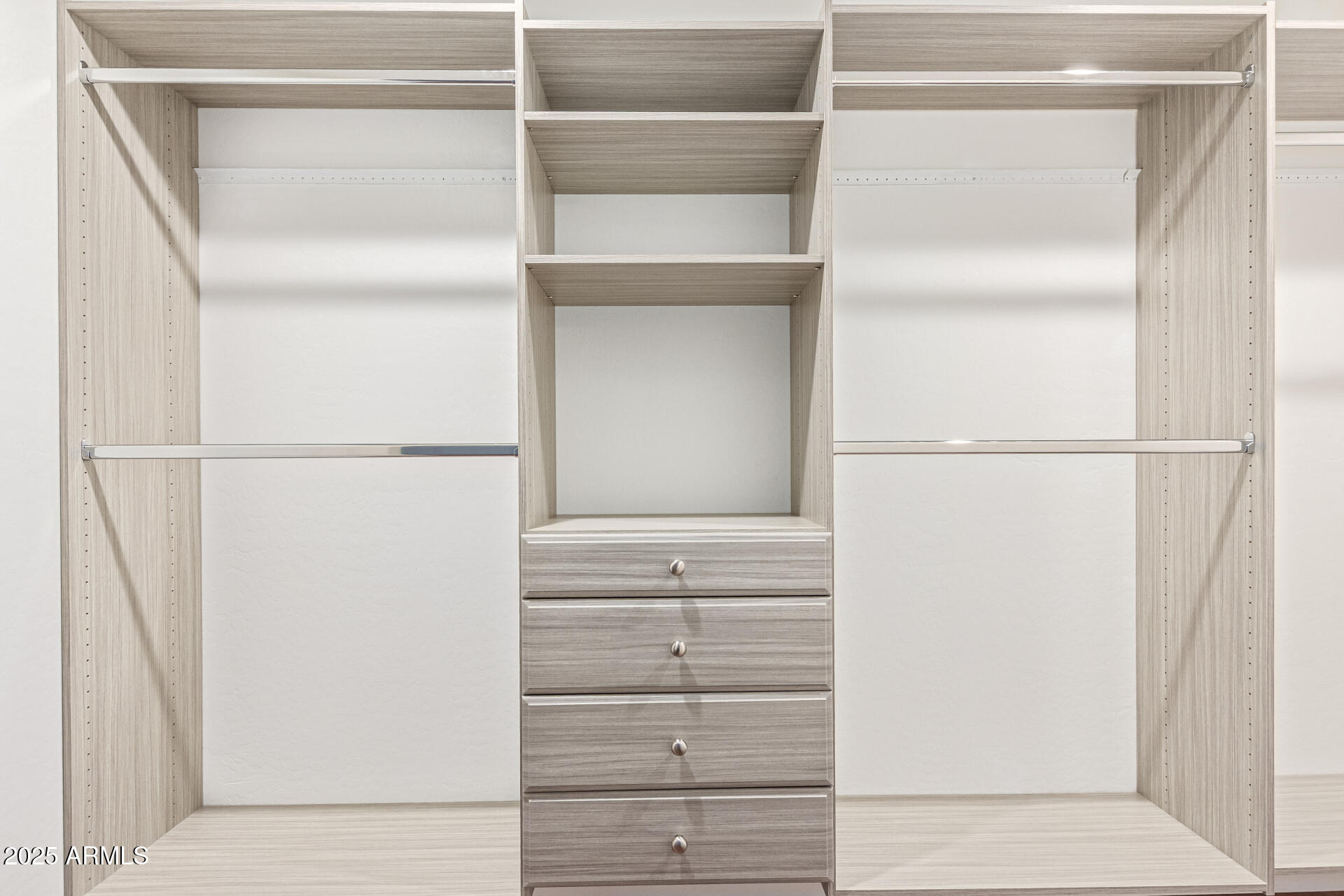 2818 E TEAKWOOD Place