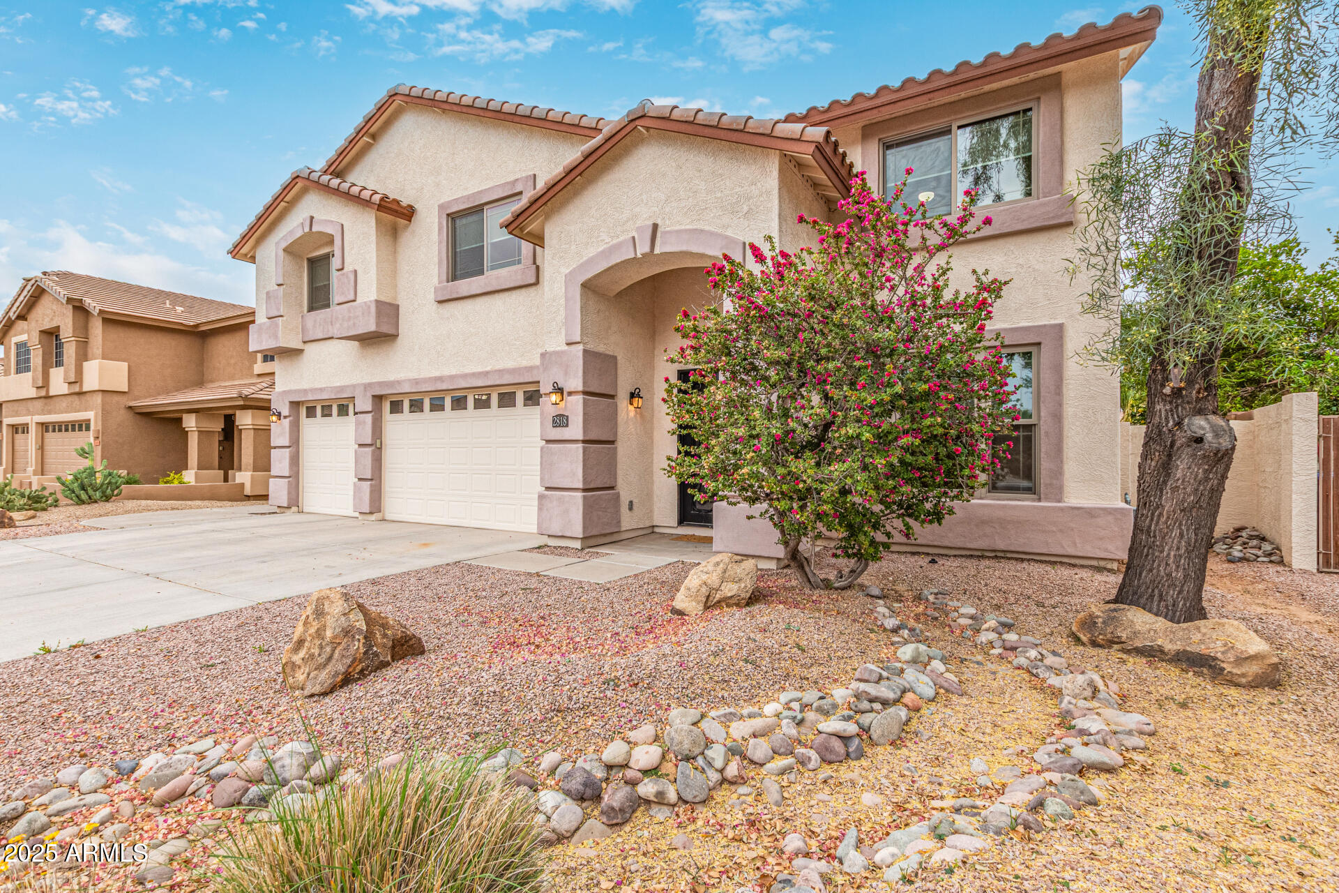 2818 E TEAKWOOD Place