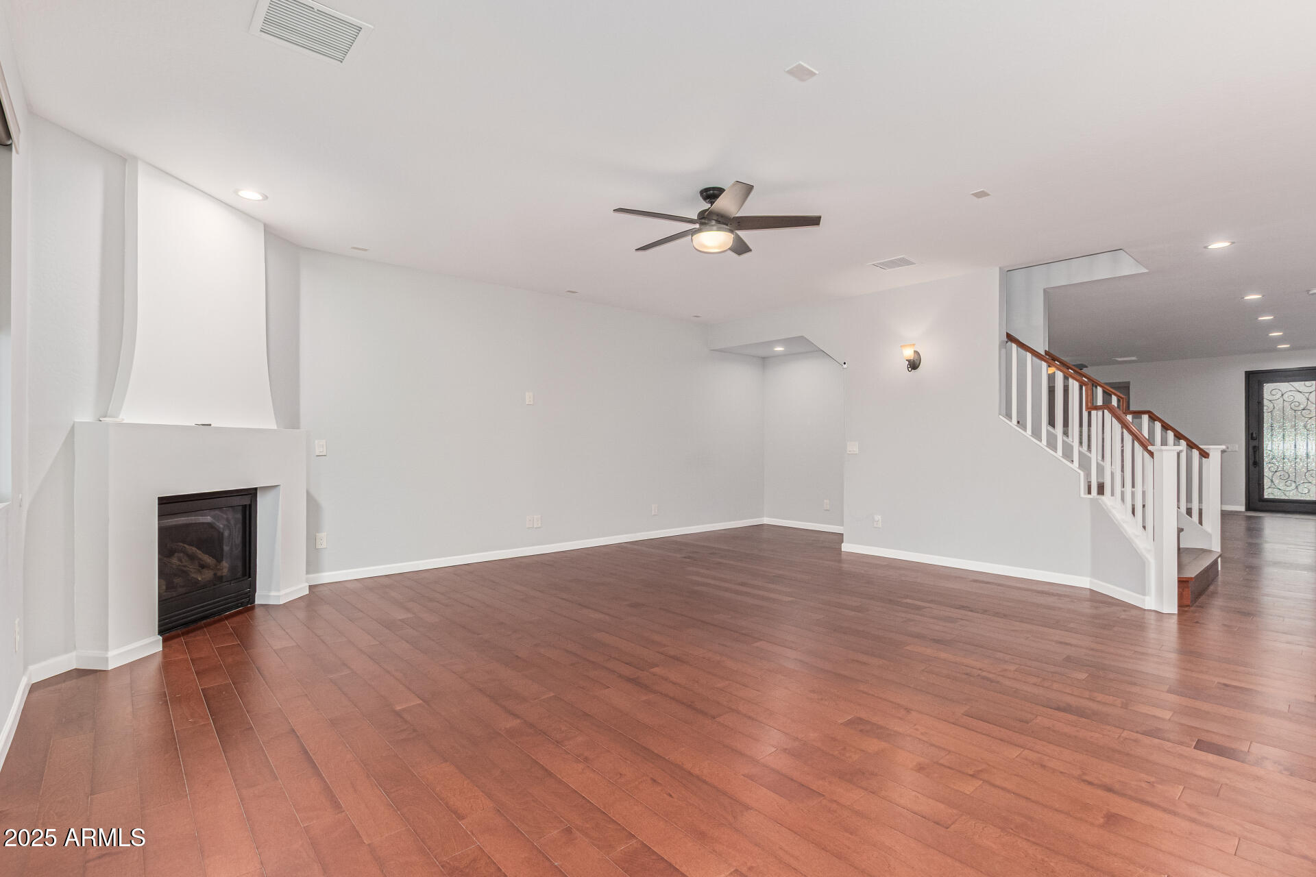 2818 E TEAKWOOD Place