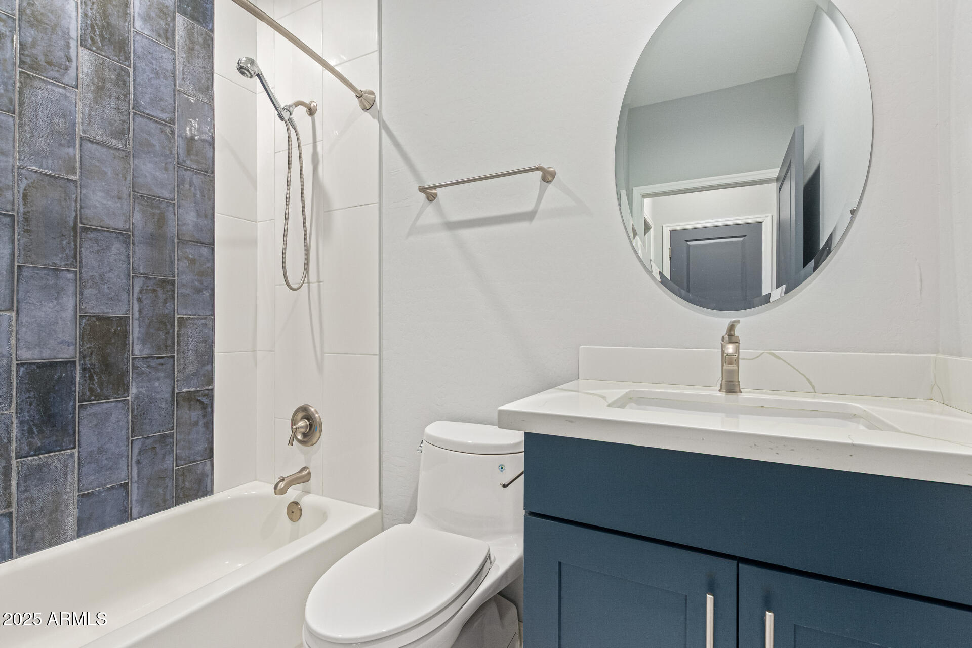 2818 E TEAKWOOD Place