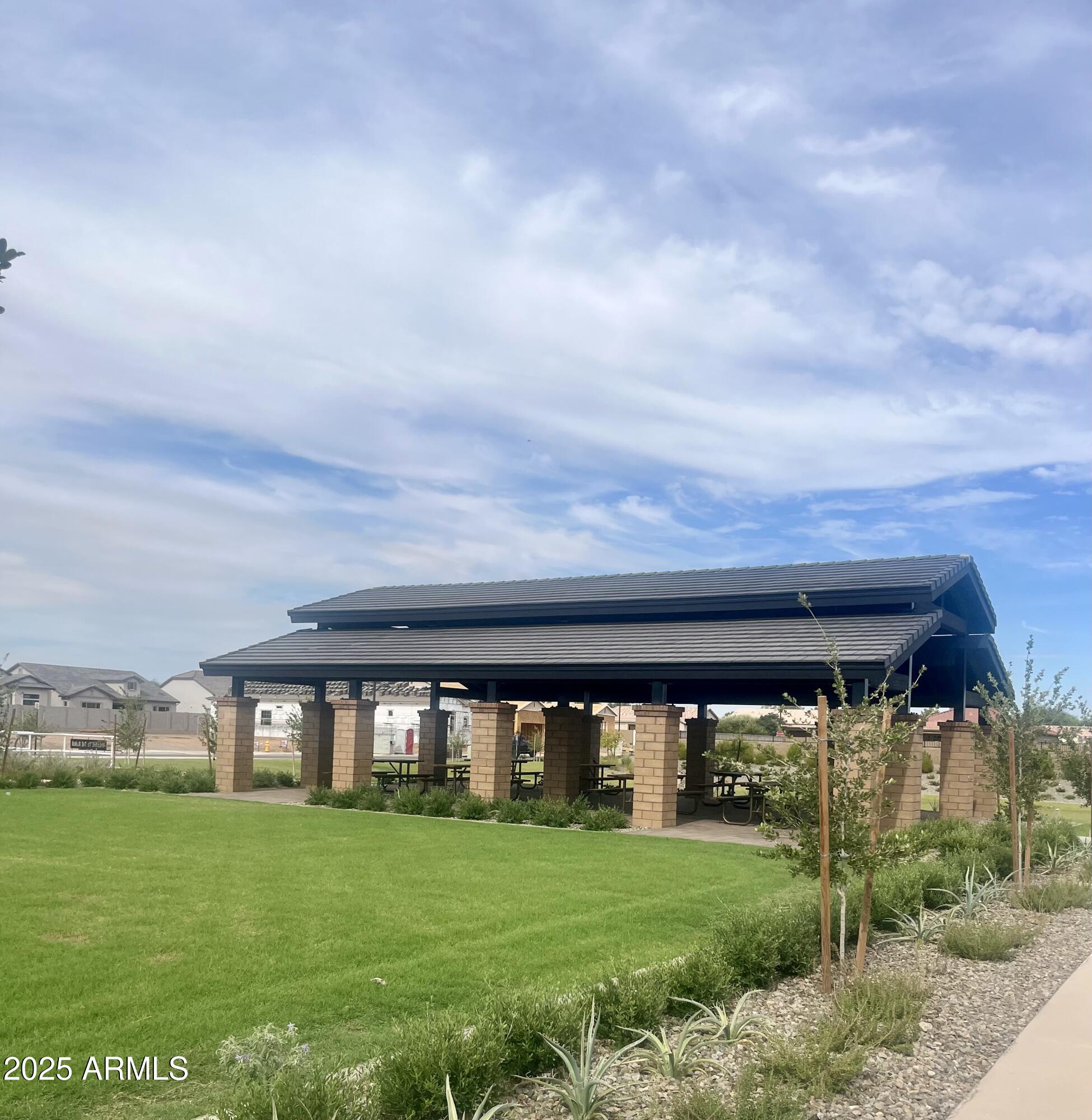 6870 S CROSSCREEK Drive