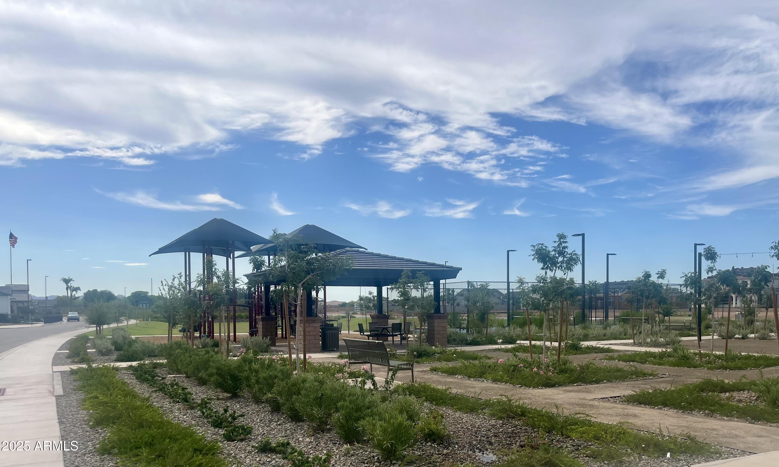 6870 S CROSSCREEK Drive