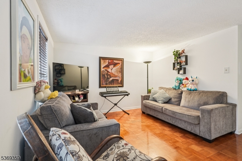 123 E 24Th St 4